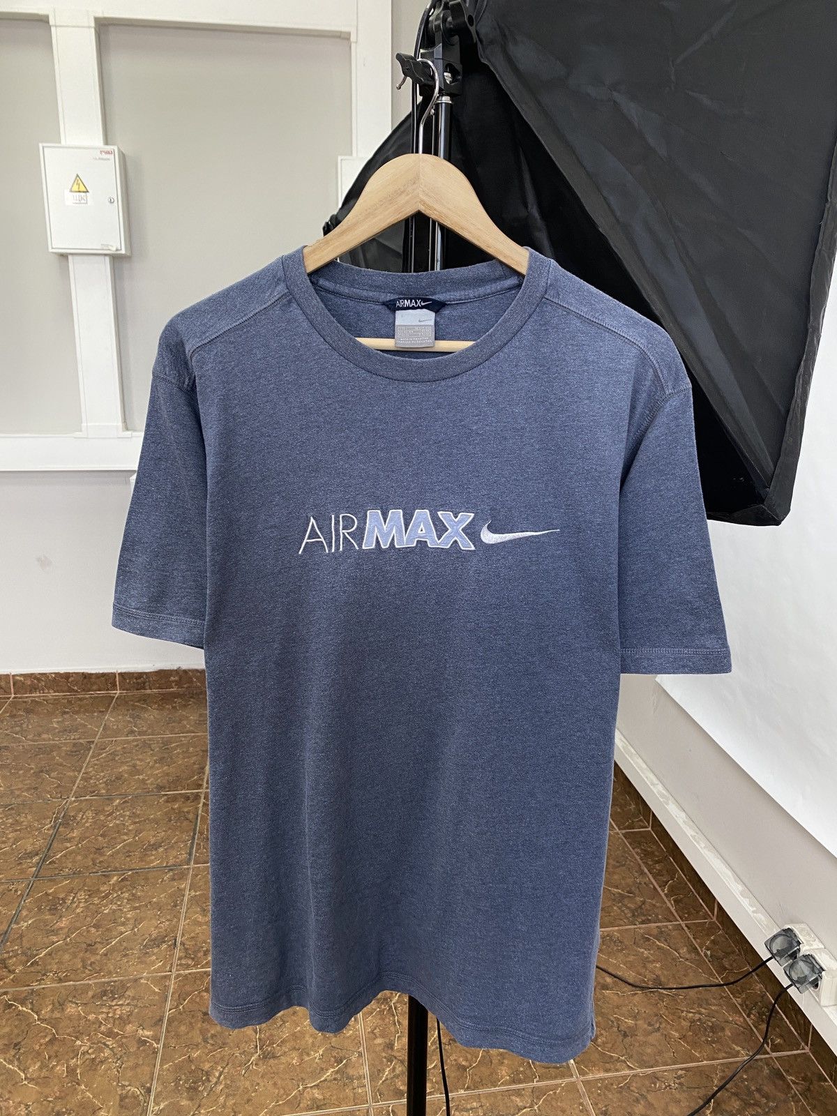 Nike 🇺🇸 Vintage 90s Nike Air Max T-Shirt Y2K Rare Retro Hype Size US L / EU 52-54 / 3 - 1 Thumbnail