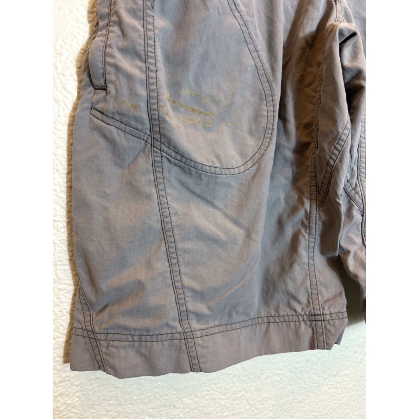 Mountain Hardwear VINTAGE Mountain Hardwear Cargo Shorts Men M Gray 32x13 Zipper Stains Flaw Size US 31 - 2 Thumbnail