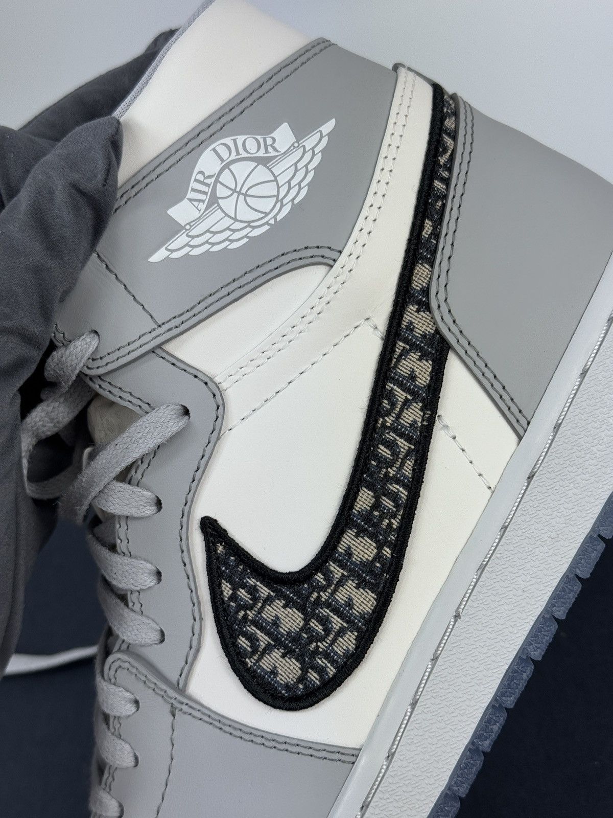 AIR DIOR JORDAN SNEAKERS