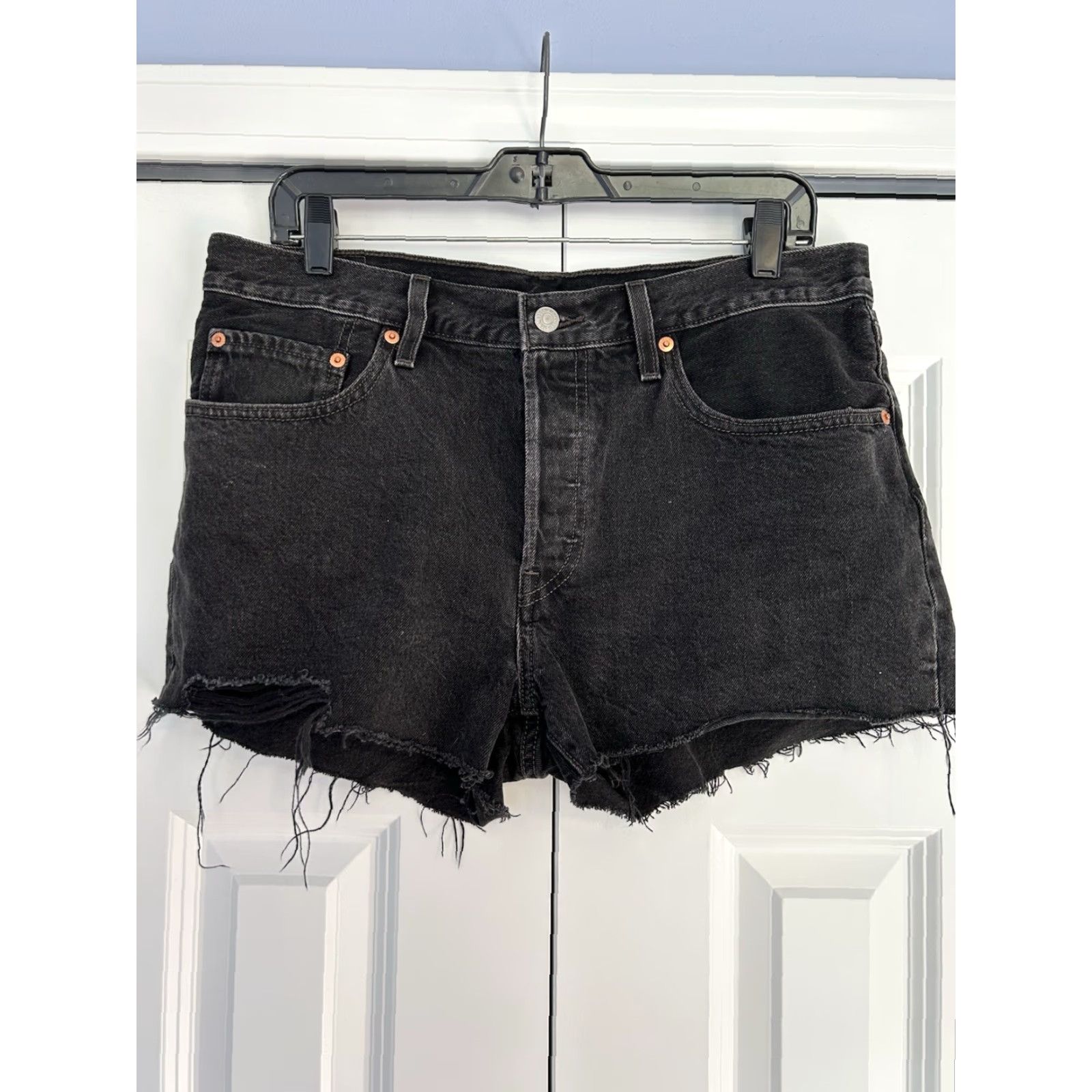 Levi's VINTAGE Levi’s 501 Black Distressed Raw Hem Hi-Rise Button Fly Cut Off Jean Shorts Women Sz 31 Size 24" / US 00 / IT 34 - 2 Thumbnail