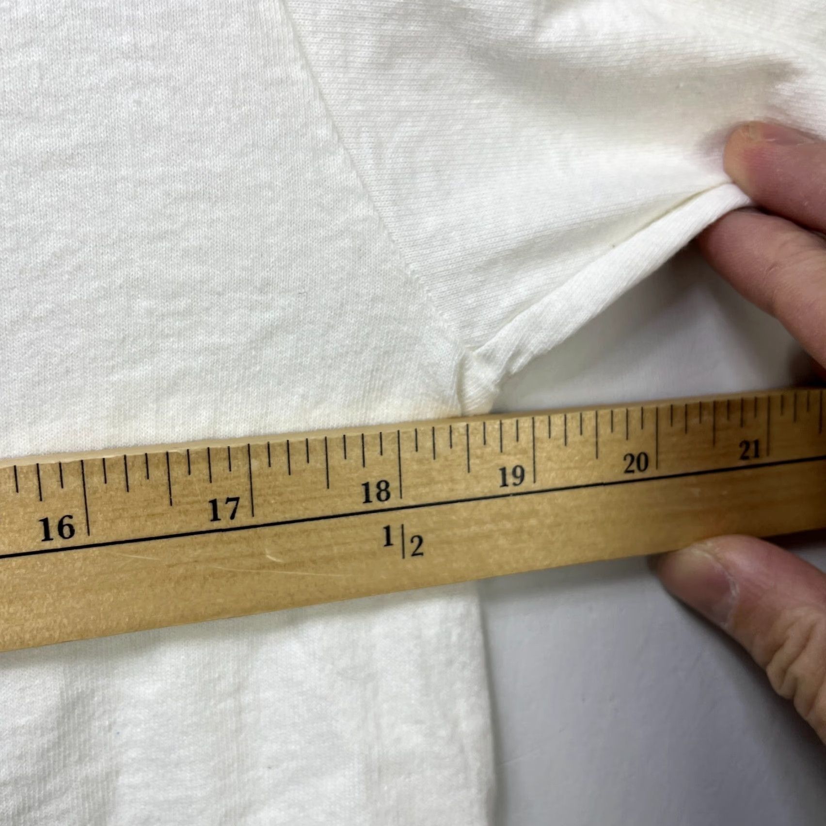 Vintage Vintage 90s Hawaii Waikiki White T-Shirt Medium Souvenir User: Vintage 90s Hawaii Waikiki White T-Shirt Medium Souvenir Size US M / EU 48-50 / 2 - 6 Thumbnail