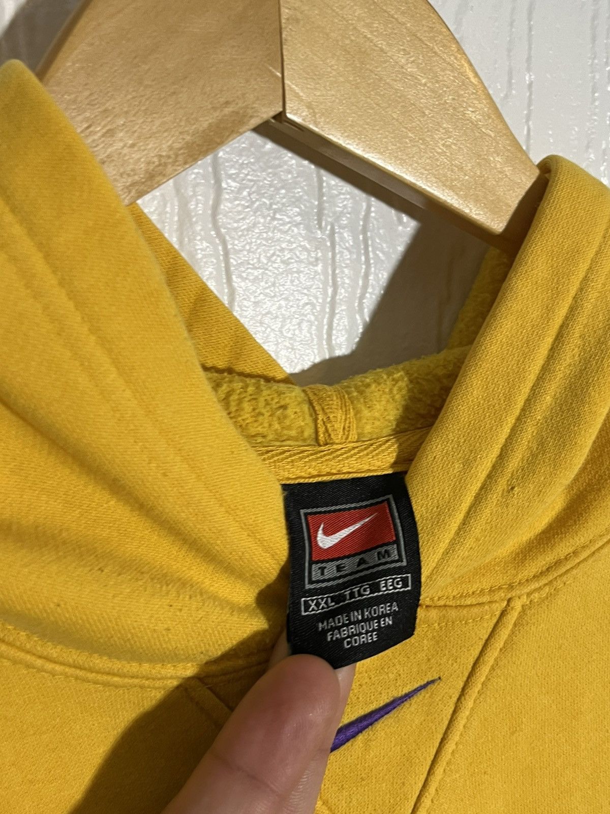 NBA Vintage Nike Los Angeles Lakers Center Swoosh Hoodie 2XL Size US XXL / EU 58 / 5 - 5 Thumbnail