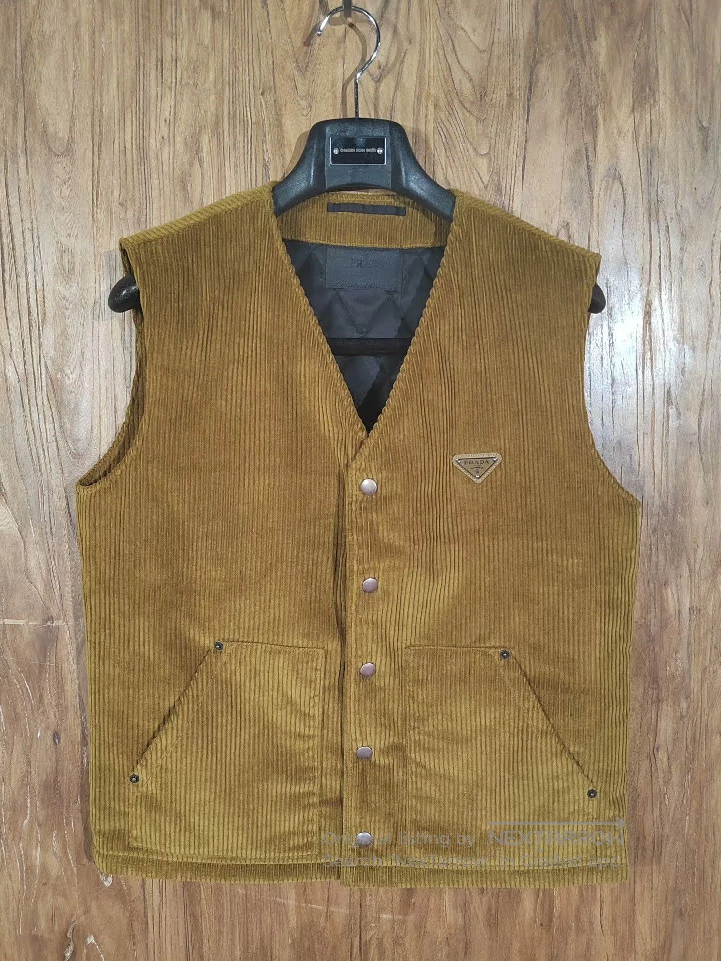 Prada Prada Corduroy Quilted Vest in Beige. Size US S / EU 44-46 / 1 - 1 Thumbnail
