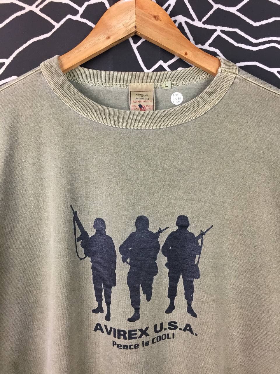 Avirex Vtg Avirex USA Peace is Cool Camo Double Layer Tee Size L Size US L / EU 52-54 / 3 - 3 Thumbnail