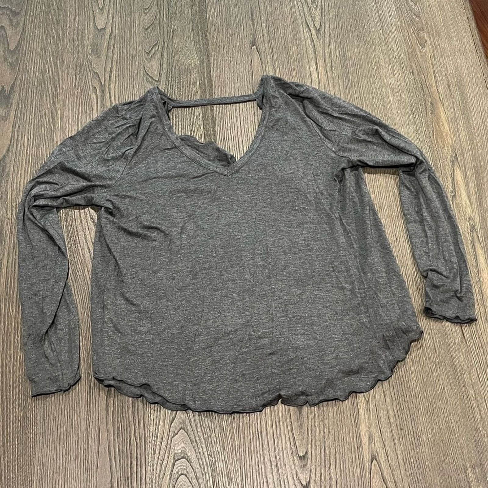 Vintage NWT Chaser Gray Long Sleeve Scoop Neck T-Shirt Size M Size M / US 6-8 / IT 42-44 - 1 Thumbnail