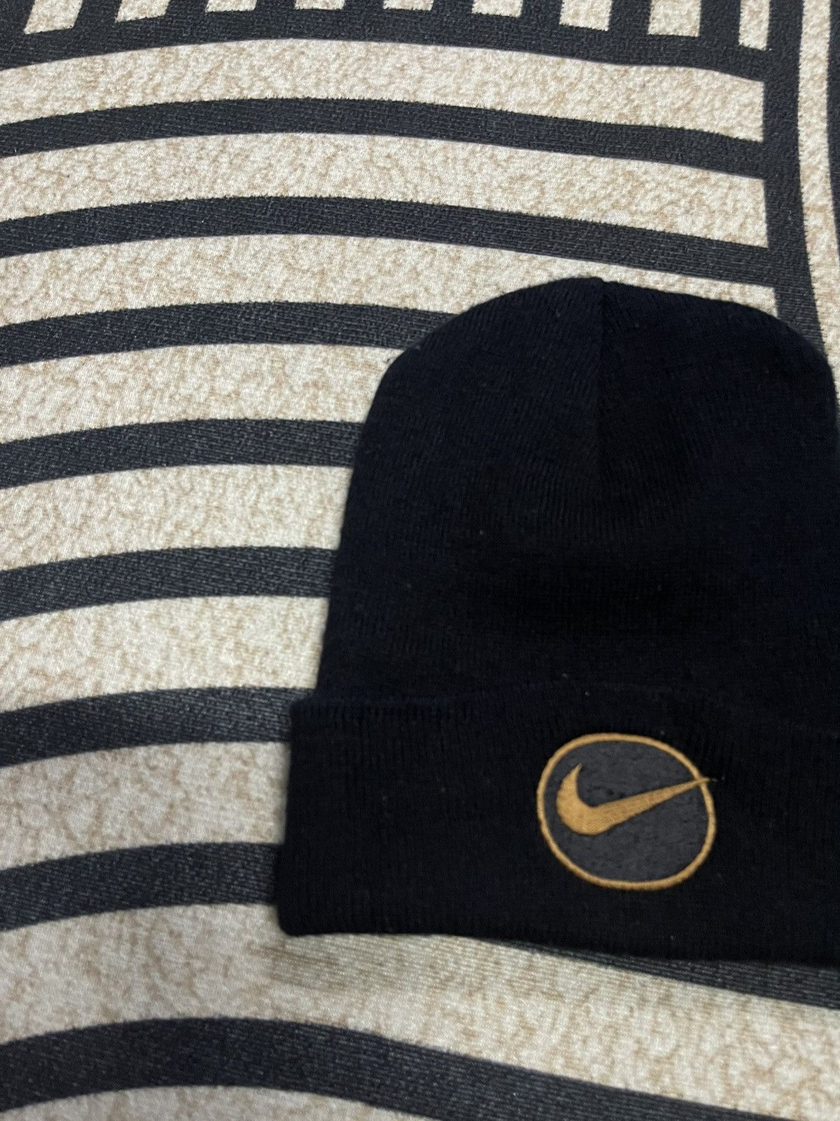Nike 90s NIKE SWOOSH BEANIE HAT RARE Size ONE SIZE - 2 Thumbnail