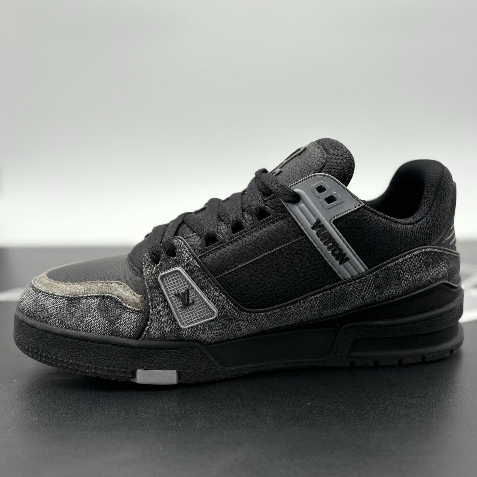 Louis Vuitton (9-9.5) Louis Vuitton Trainer ' Damier Denim ' | GOOD COND! Size US 9.5 / EU 42-43 - 4 Thumbnail
