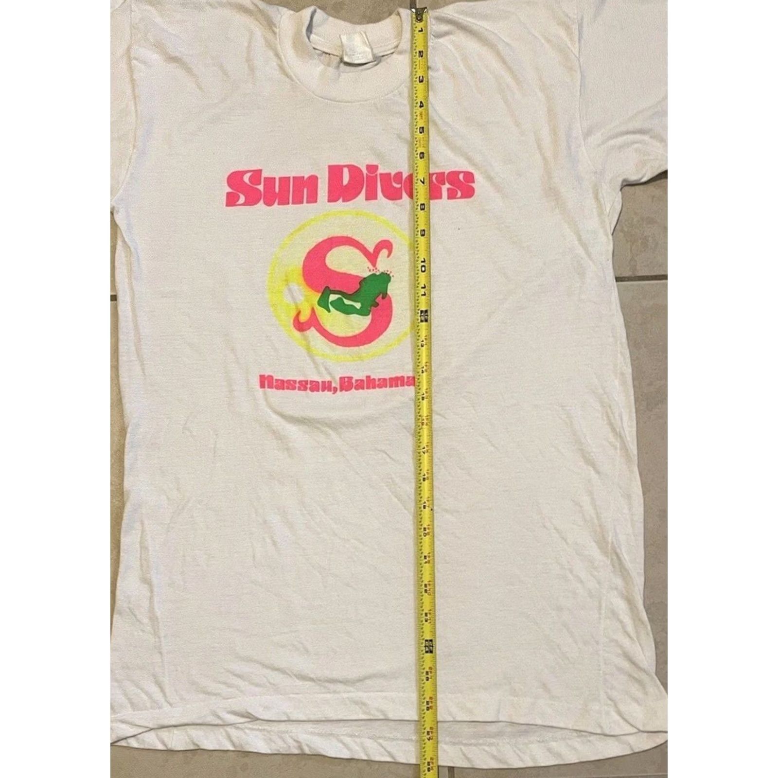 Vintage VINTAGE Bahamas Sun Divers Faded Shirt M White Surf Skater Grunge 80s 90s USA Ocean Pacific TC Ocean Vintage Mens T-Shirt Size US M / EU 48-50 / 2 - 8 Thumbnail