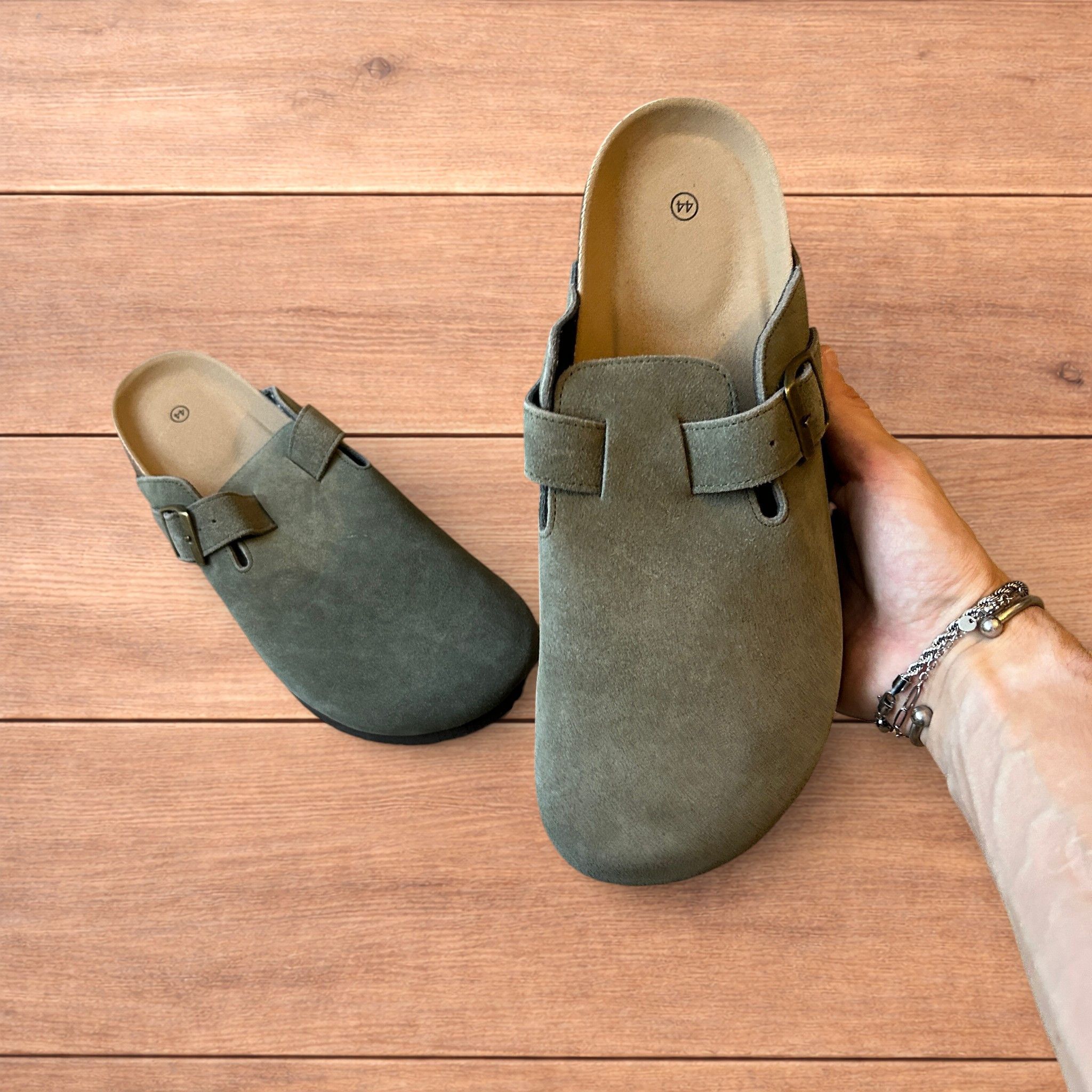 Japanese Brand Lovely suede mules clogs shoes in khaki green. Size US 11 / EU 44 - 7 Thumbnail