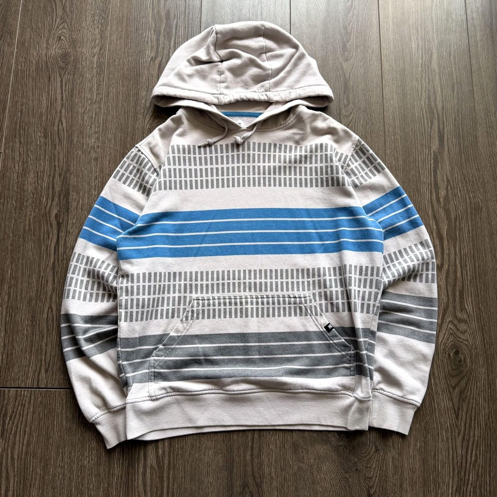 Vintage VINTAGE DC Shoes Hoodie Striped Small Beige Blue Fleece Pullover Sweatshirt Mens S Knit Crew Neck Hooded Pockets Sweatshirt Size US S / EU 44-46 / 1 - 3 Thumbnail