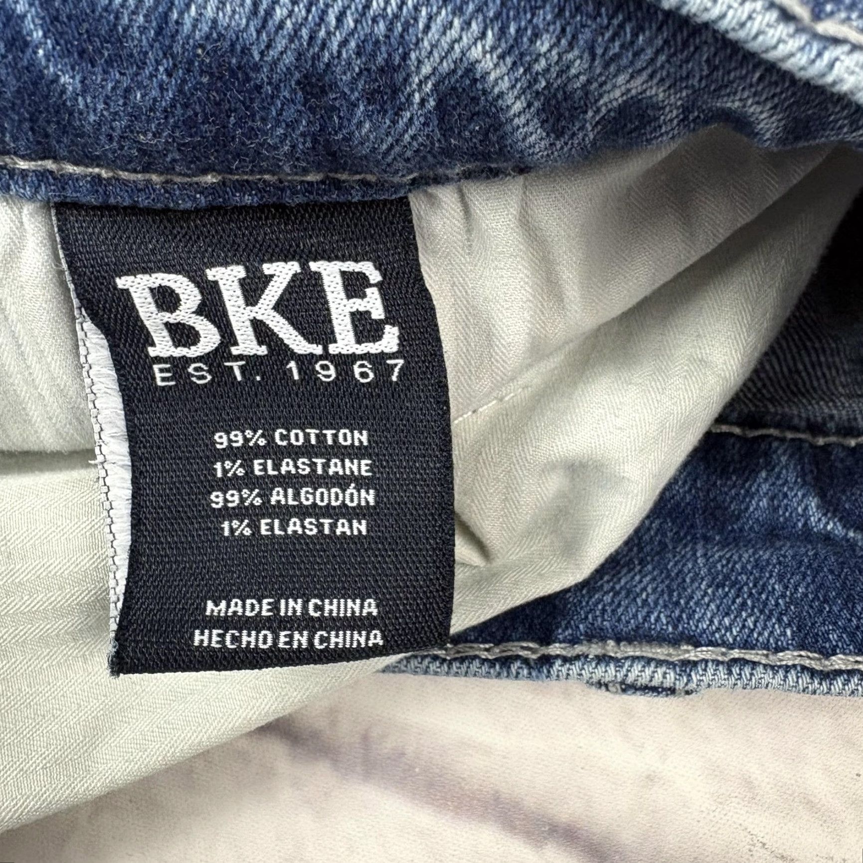 Vintage BKE Jake Straight Jeans Mens 31x31 Medium Wash Blue Distressed Denim Regular Fit Straight 5-Pocket Dyeable? Size US 31 - 6 Thumbnail