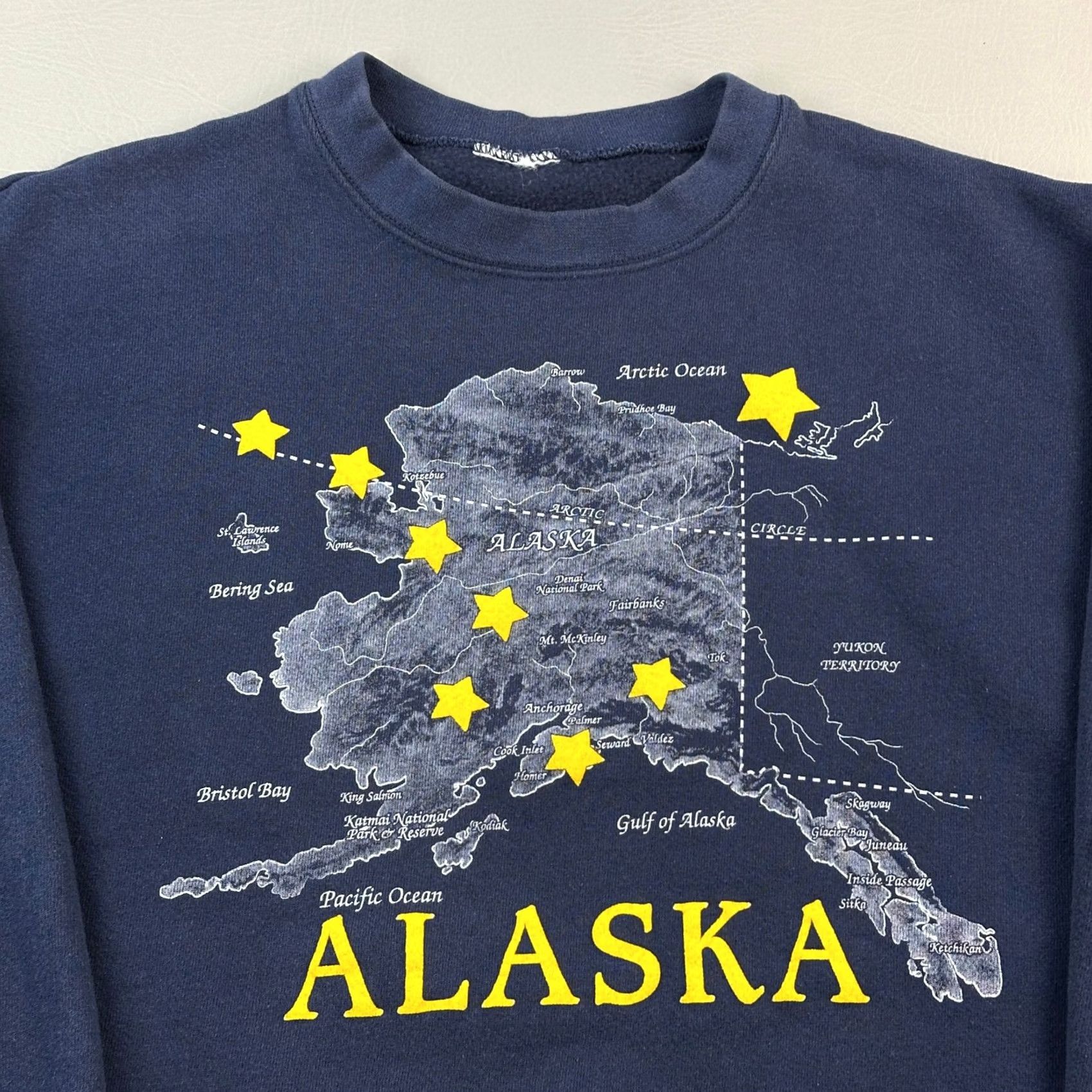 Vintage Vintage Alaska Sweatshirt Mens Large Heavyweight Map Graphic Pullover USA 90s Size US L / EU 52-54 / 3 - 4 Thumbnail