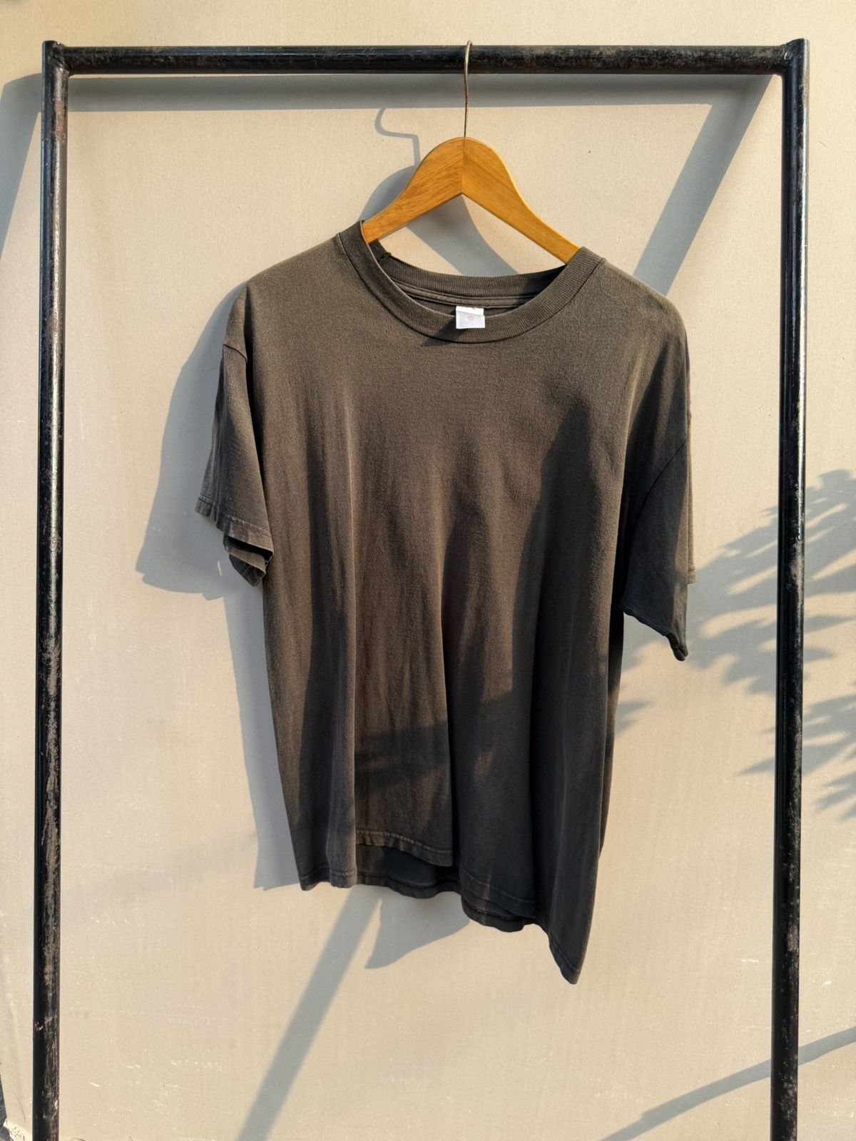 Band Tees Trsahed sunfaded T-Shirt Size US L / EU 52-54 / 3 - 1 Thumbnail