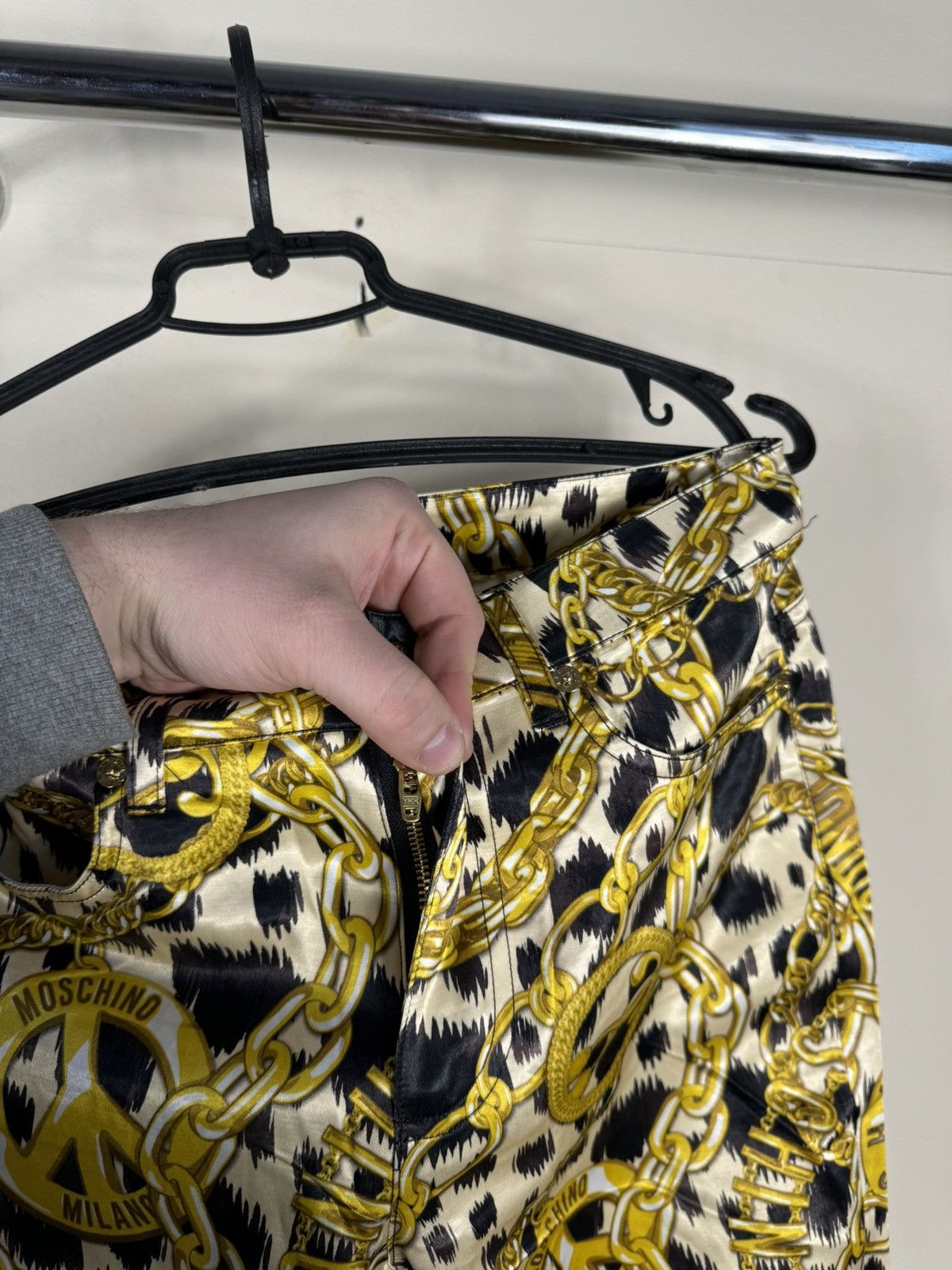 H&M × Moschino MOSCHINO X H&M GOLD CHAIN PATTERNED PANTS Size 34" / US 12 / IT 48 - 8 Thumbnail