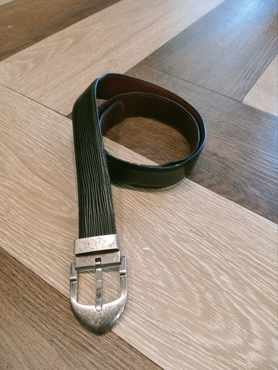 Louis Vuitton LOUIS VUITTON VINTAGE BLACK EPI SILVER METAL BELT Size ONE SIZE - 1 Thumbnail