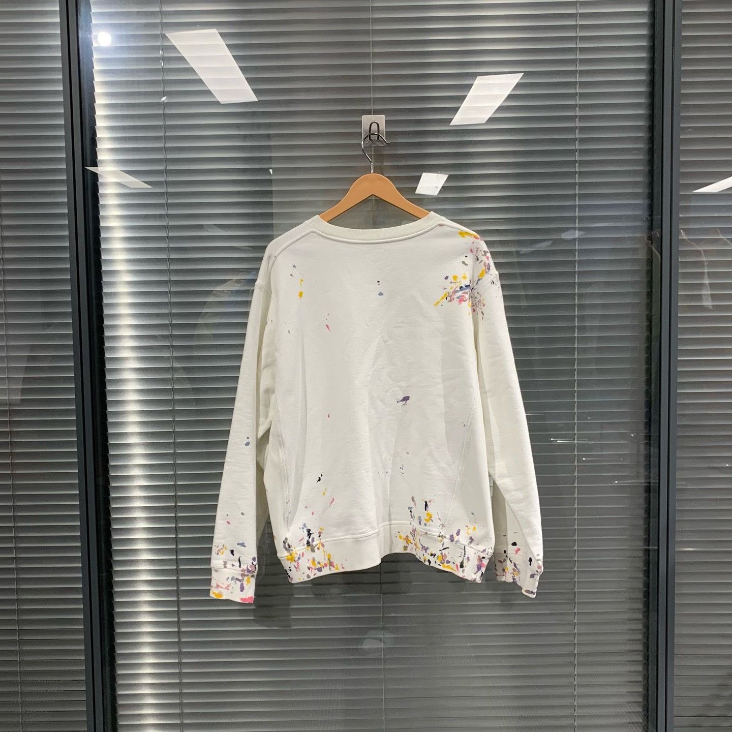 Dior Dior White Paint Splatter Logo Sweatshirt Size US XL / EU 56 / 4 - 2 Thumbnail