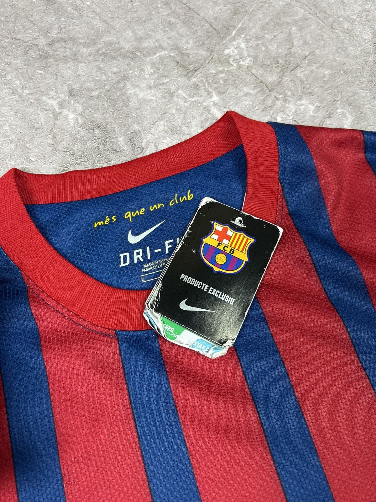 Nike Vintage Nike Barcelona soccer jersey 10 Messi Size L Size US L / EU 52-54 / 3 - 12 Thumbnail