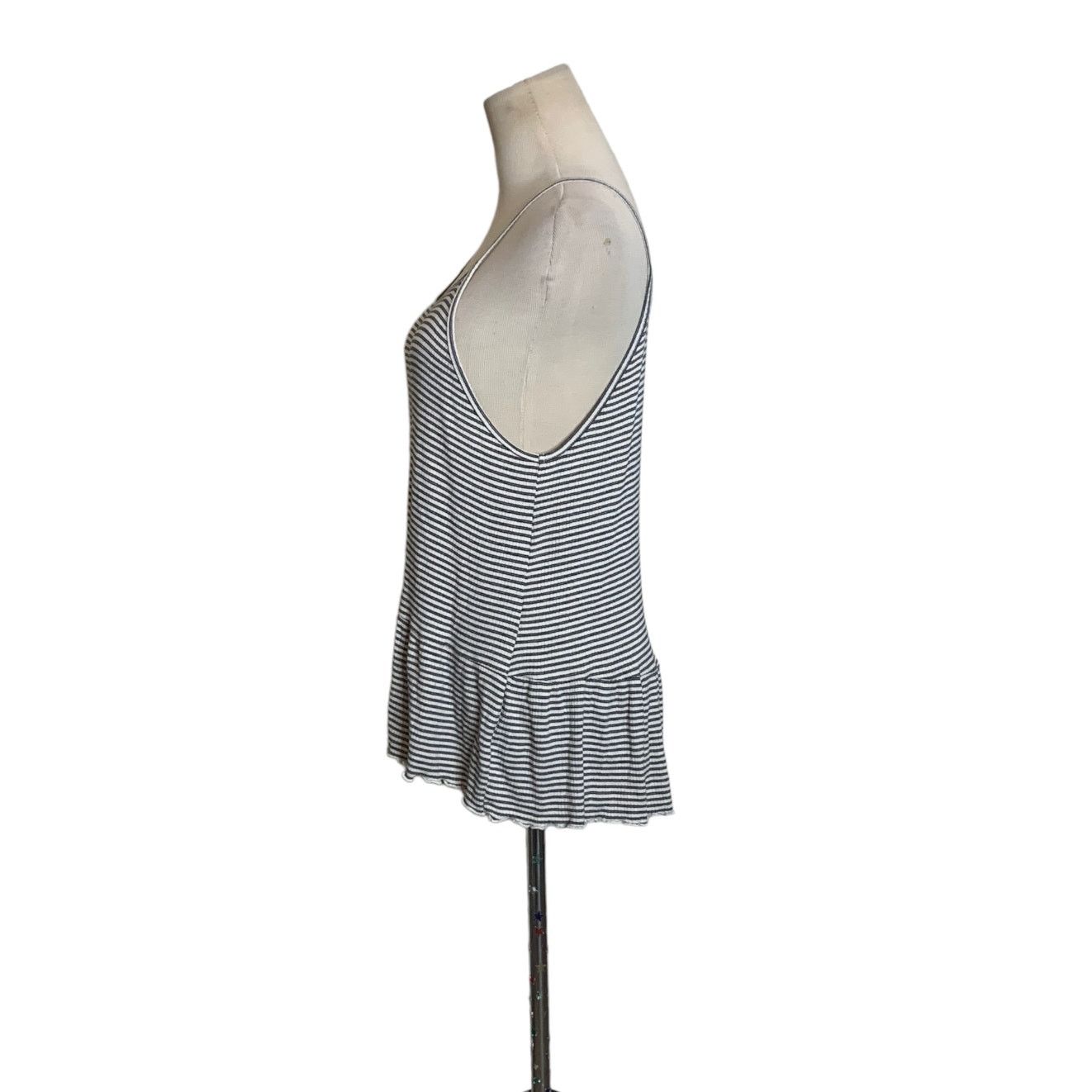 American Eagle Outfitters American Eagle Striped Ruffle Tank Top Cami Size Medium Size M / US 6-8 / IT 42-44 - 7 Thumbnail