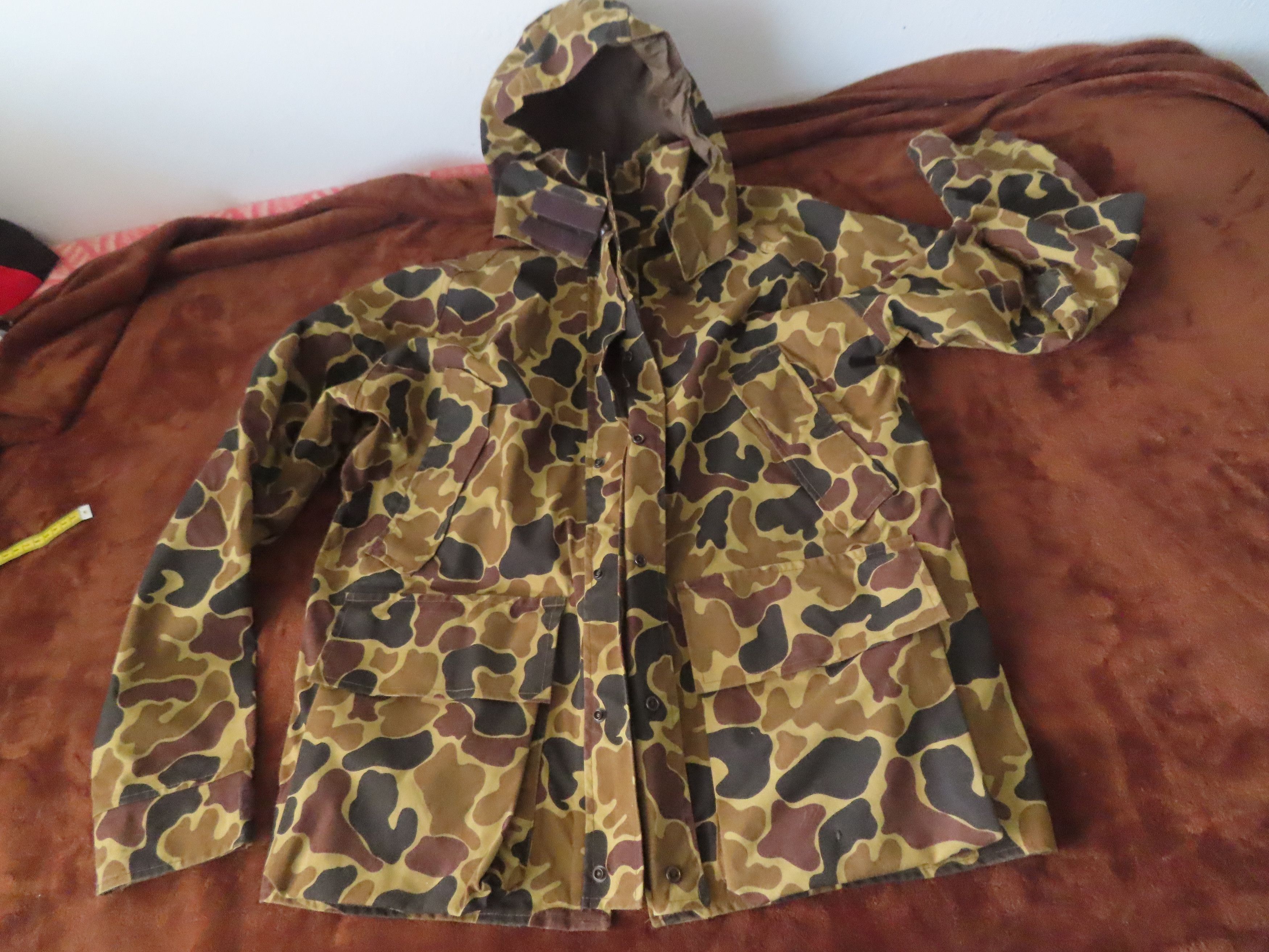 Vintage Woolrich Goretex tan Camo Jacket W/ reverse Vest
