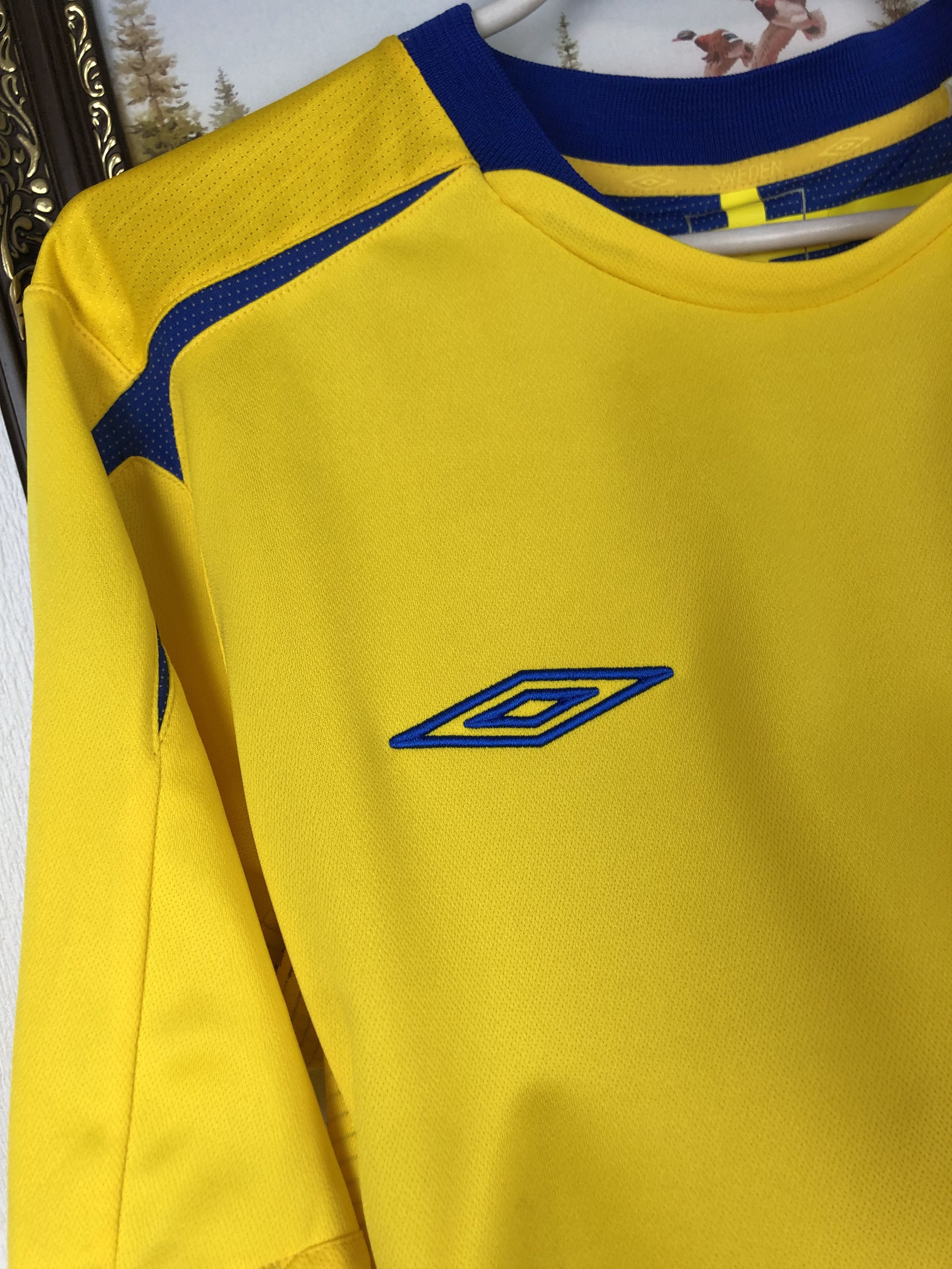 Umbro Sweden football shirt 2005 Soccer Umbro Jersey Tee Hype Size US M / EU 48-50 / 2 - 4 Thumbnail