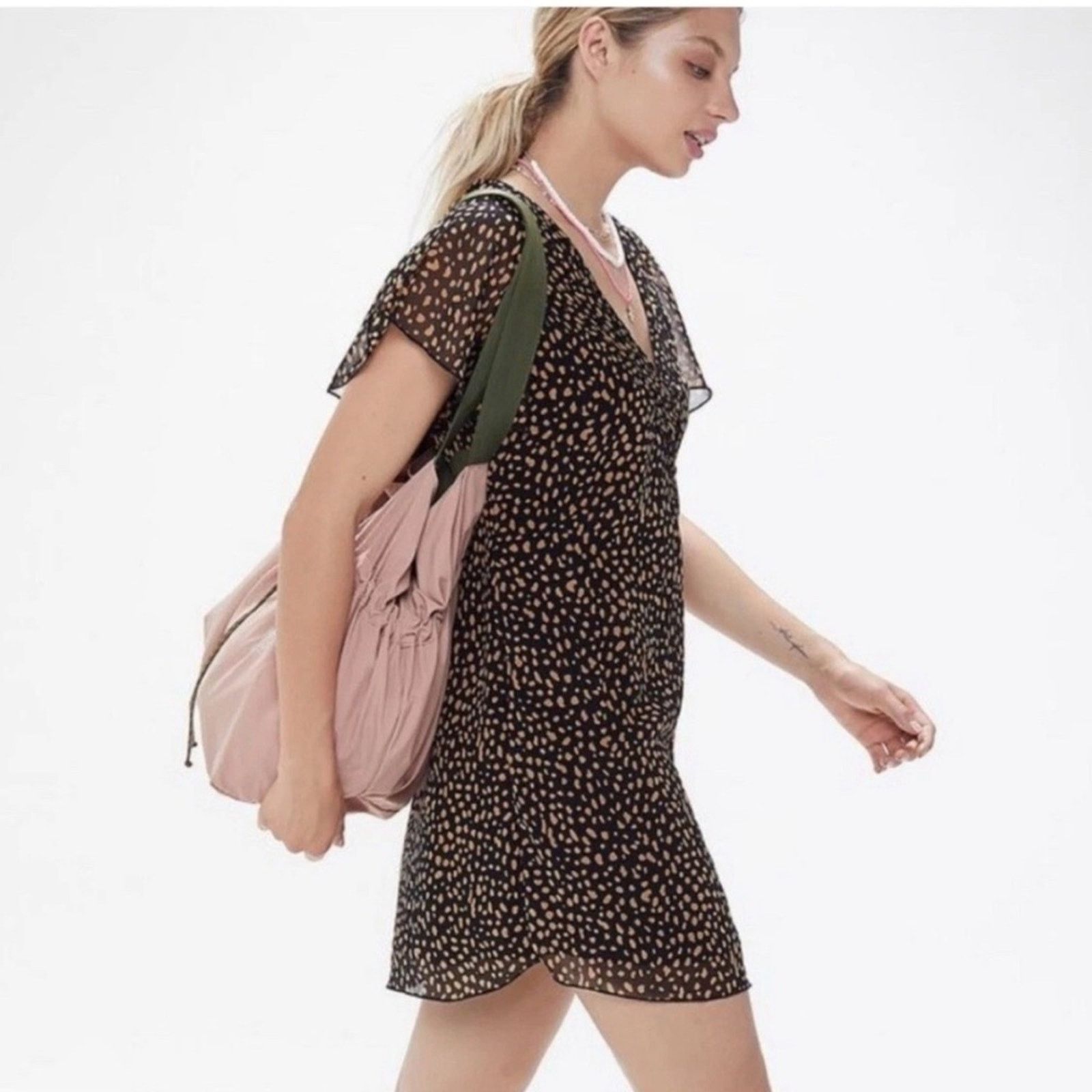 Urban Outfitters Urban Outfitters NWT Rosalee VNeck ALine MiniDress Womens XS Size XS / US 0-2 / IT 36-38 - 4 Thumbnail