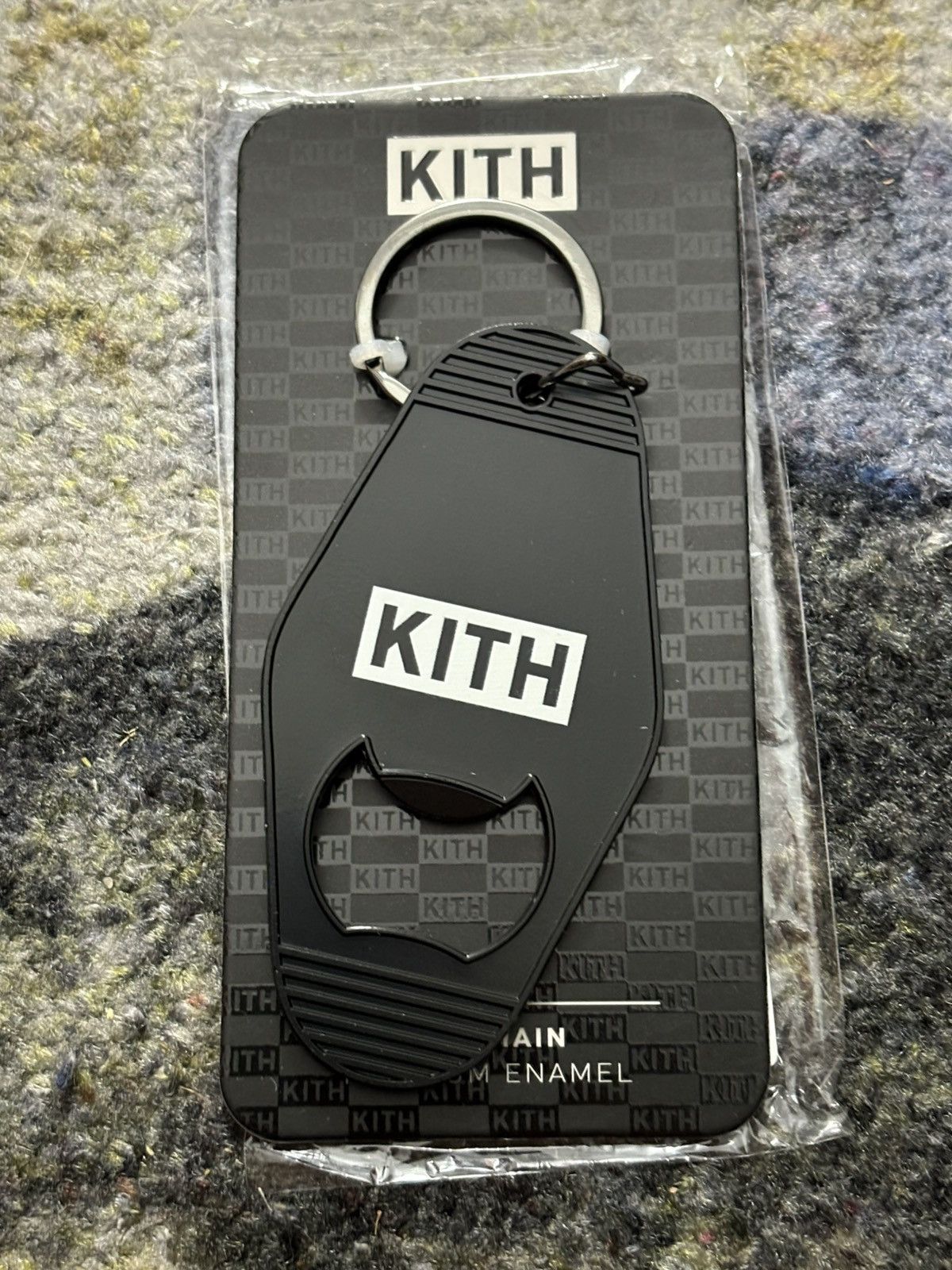 Kith × Ronnie Fieg Kith Bottle Opener Keychain (NYC Instore Exclusive) Size ONE SIZE - 2 Thumbnail