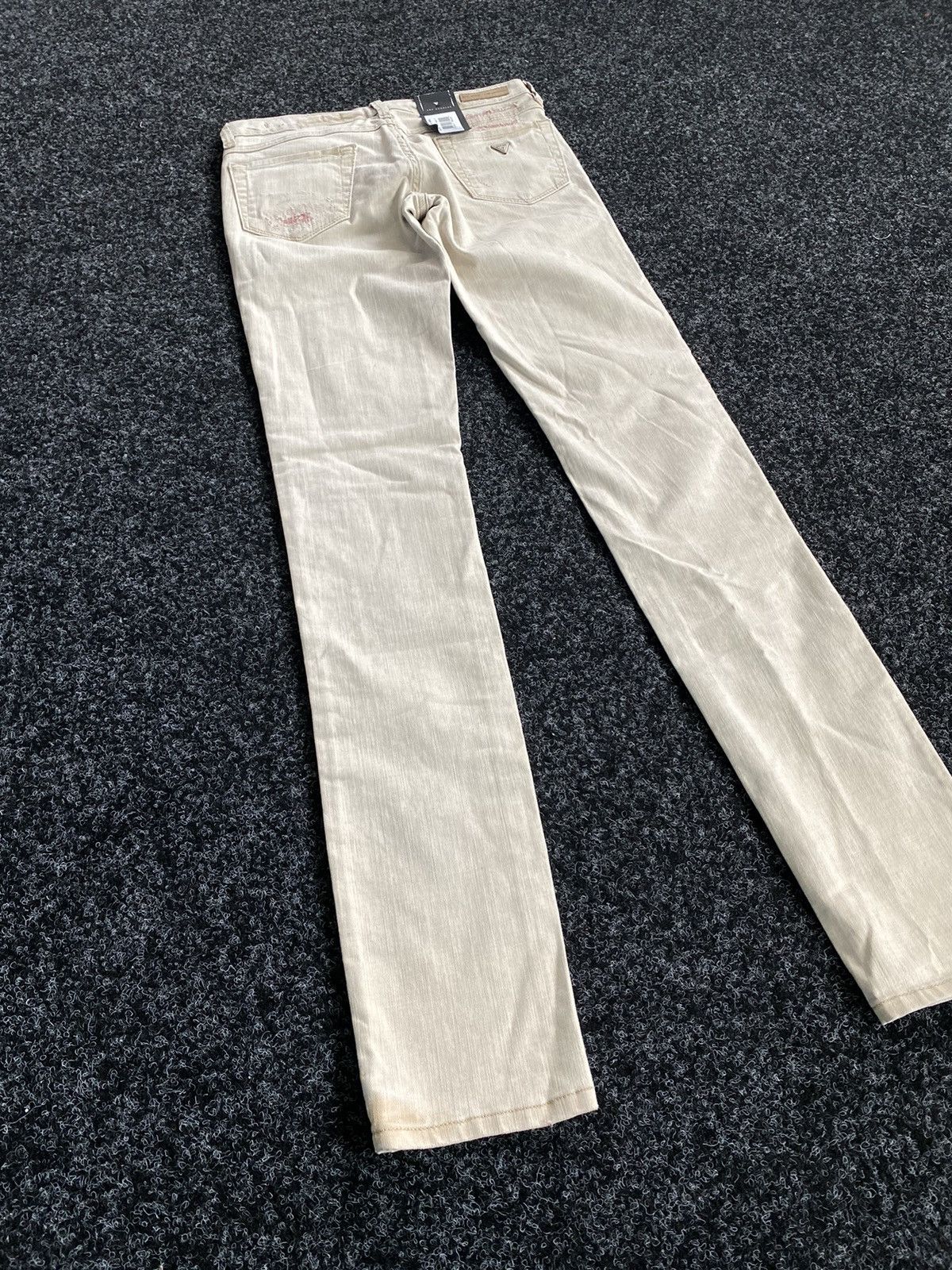 Guess NEW Guess Distressed Beige Jeans Women’s Size 24 Size 24" / US 00 / IT 34 - 8 Thumbnail