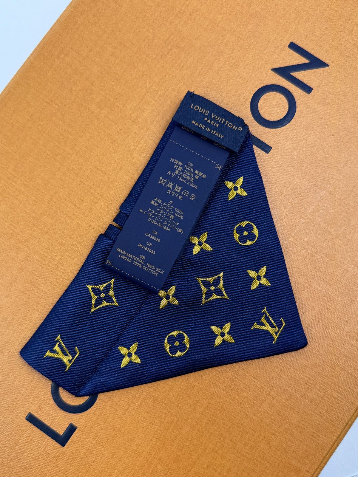 Louis Vuitton SILK DOG BANDANA GI1254 Size ONE SIZE - 1 Thumbnail