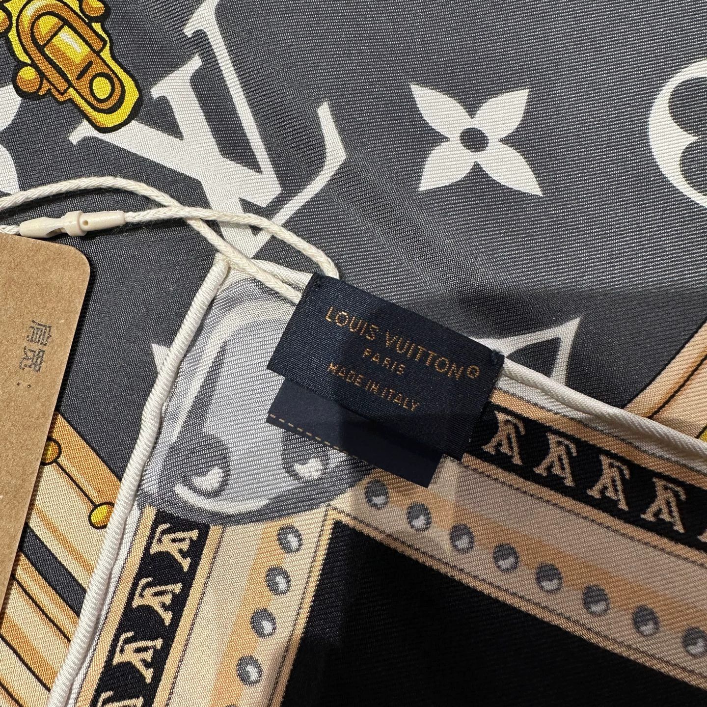 Louis Vuitton Louis Vuitton Monogram Silk Scarf 90x90cm may310 Size ONE SIZE - 4 Thumbnail
