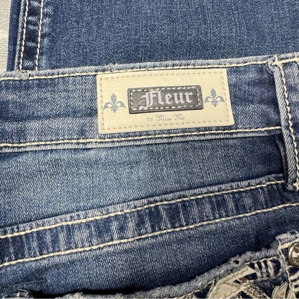 Miss Me NWT New Fleur By Miss Me Slim Wide Embroidered Back Jeans S Size 28" / US 6 / IT 42 - 8 Thumbnail