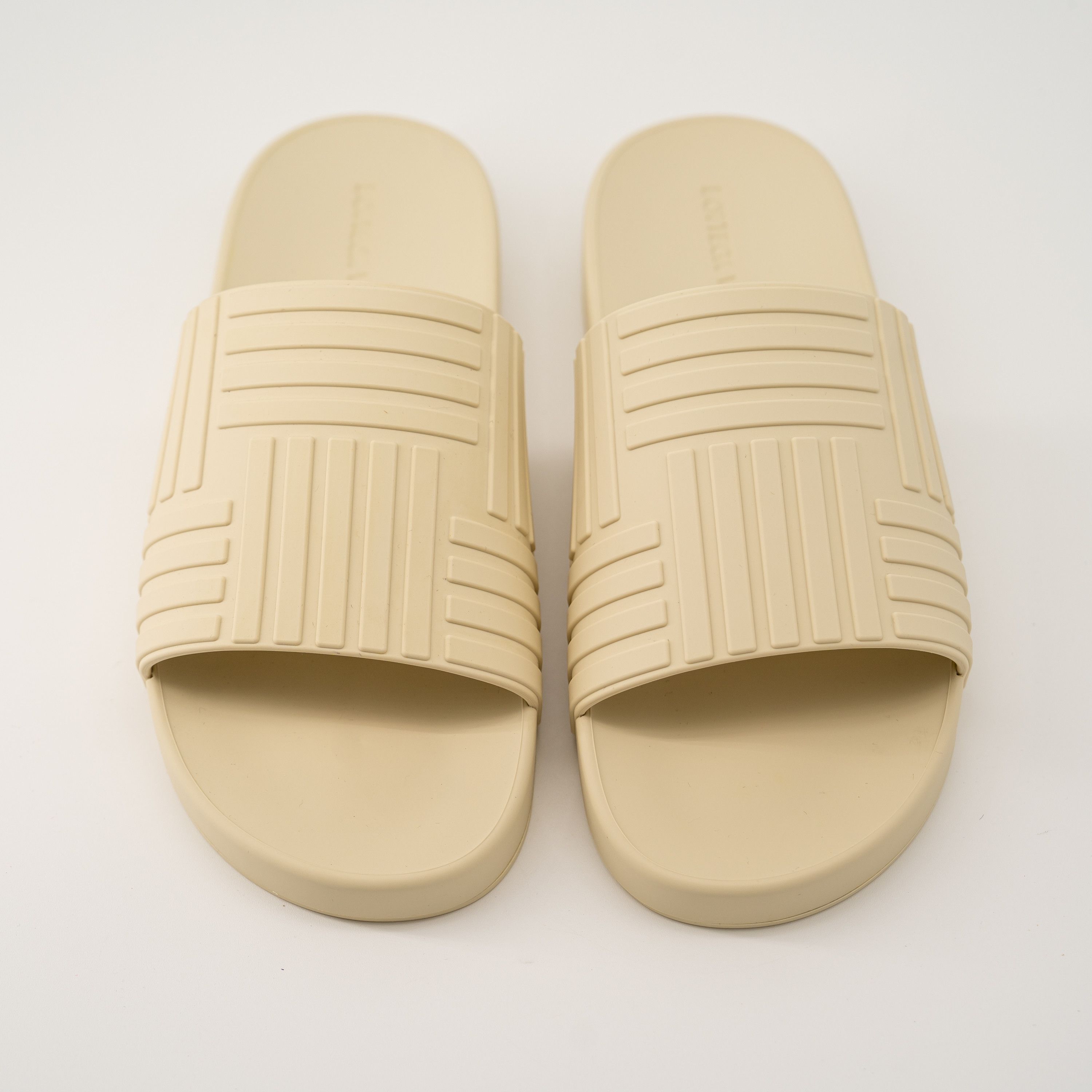 Bottega Veneta 39 9 us Bottega Veneta Sea Salt Rubber Slide Sandals Cream Size US 9 / IT 39 - 3 Thumbnail