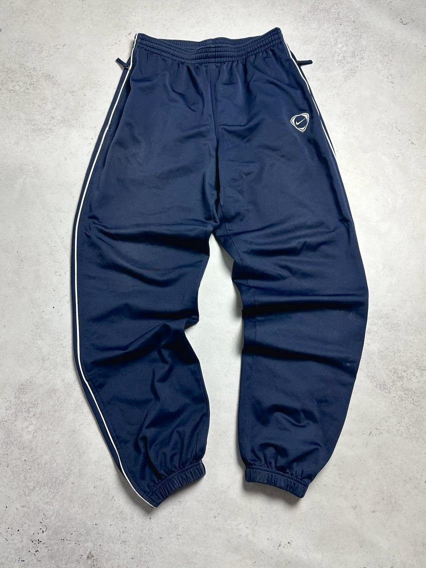 Nike × Vintage Vintage Nike Swoosh Baggy Trackpants Y2K L Size US 34 / EU 50 - 1 Thumbnail