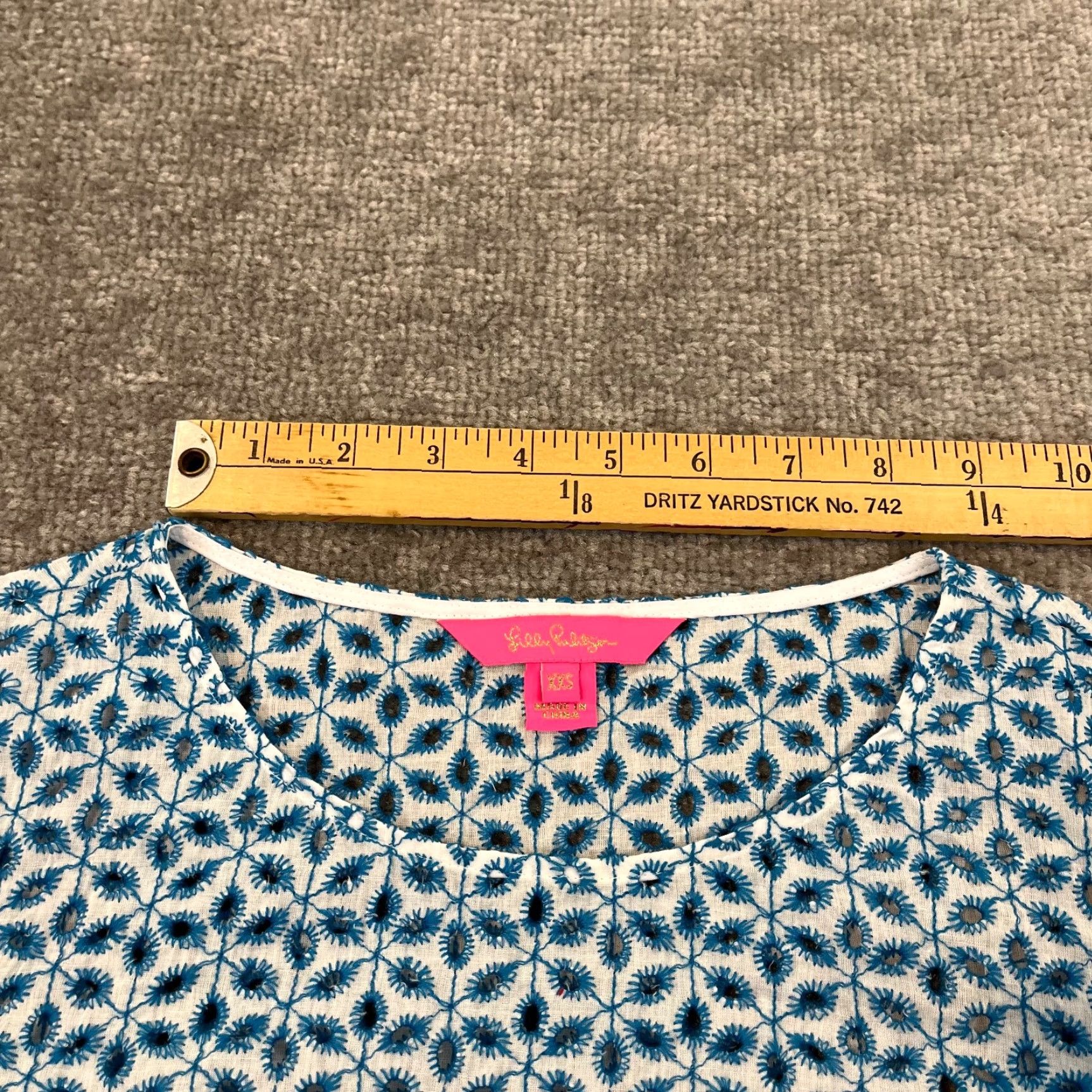 Lilly Pulitzer LILLY PULITZER Top Womens XXS Zazie Eyelet Shirt Mr Peacock Blue Zanzibar Preppy Shirt Womens XXS LILLY PULITZER Size XXS / US 00 / IT 34 - 4 Thumbnail