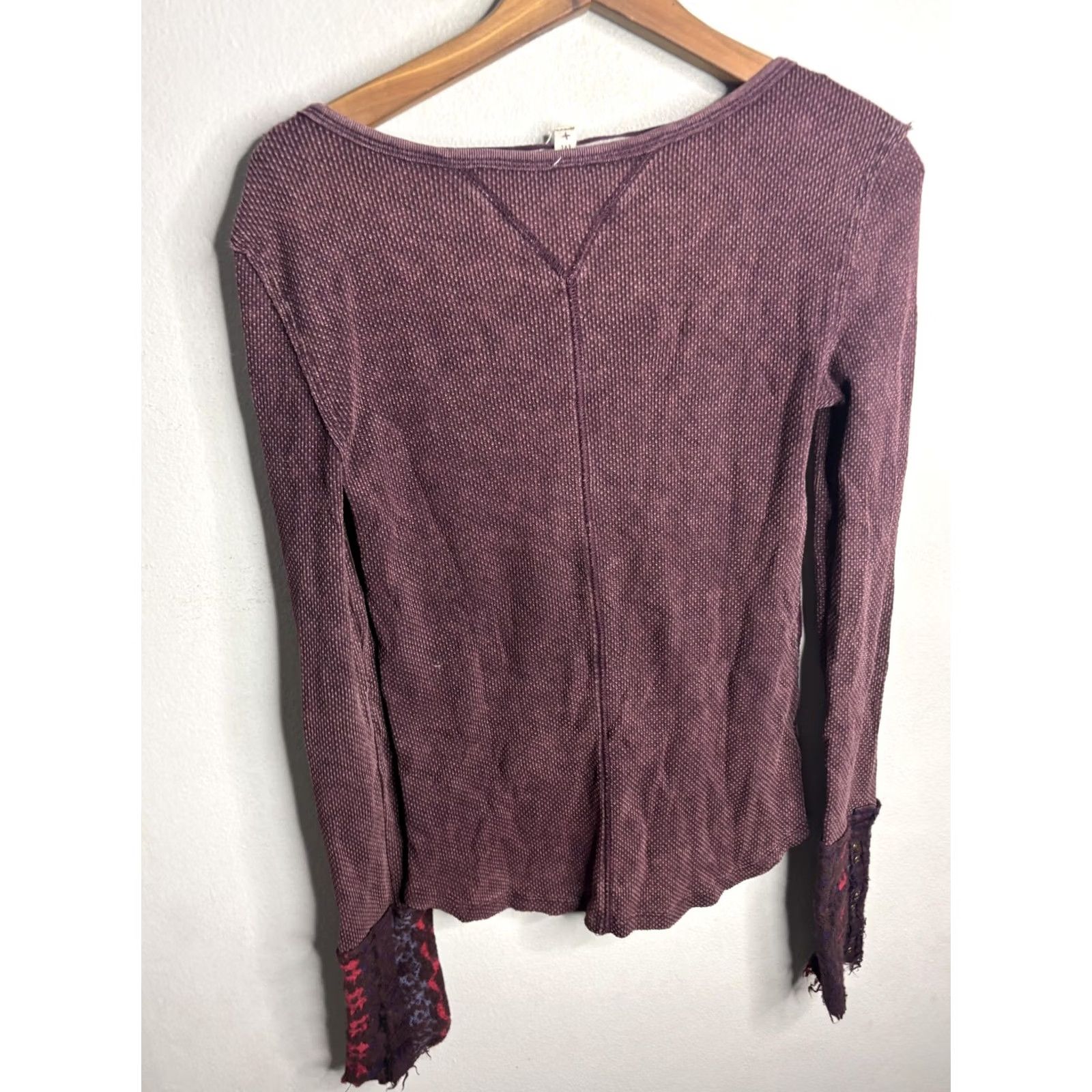 Vintage We The Free Thermal Top Womens Medium Purple Deep V Neck Long Sleeve Boho Cuff Size M / US 6-8 / IT 42-44 - 5 Thumbnail