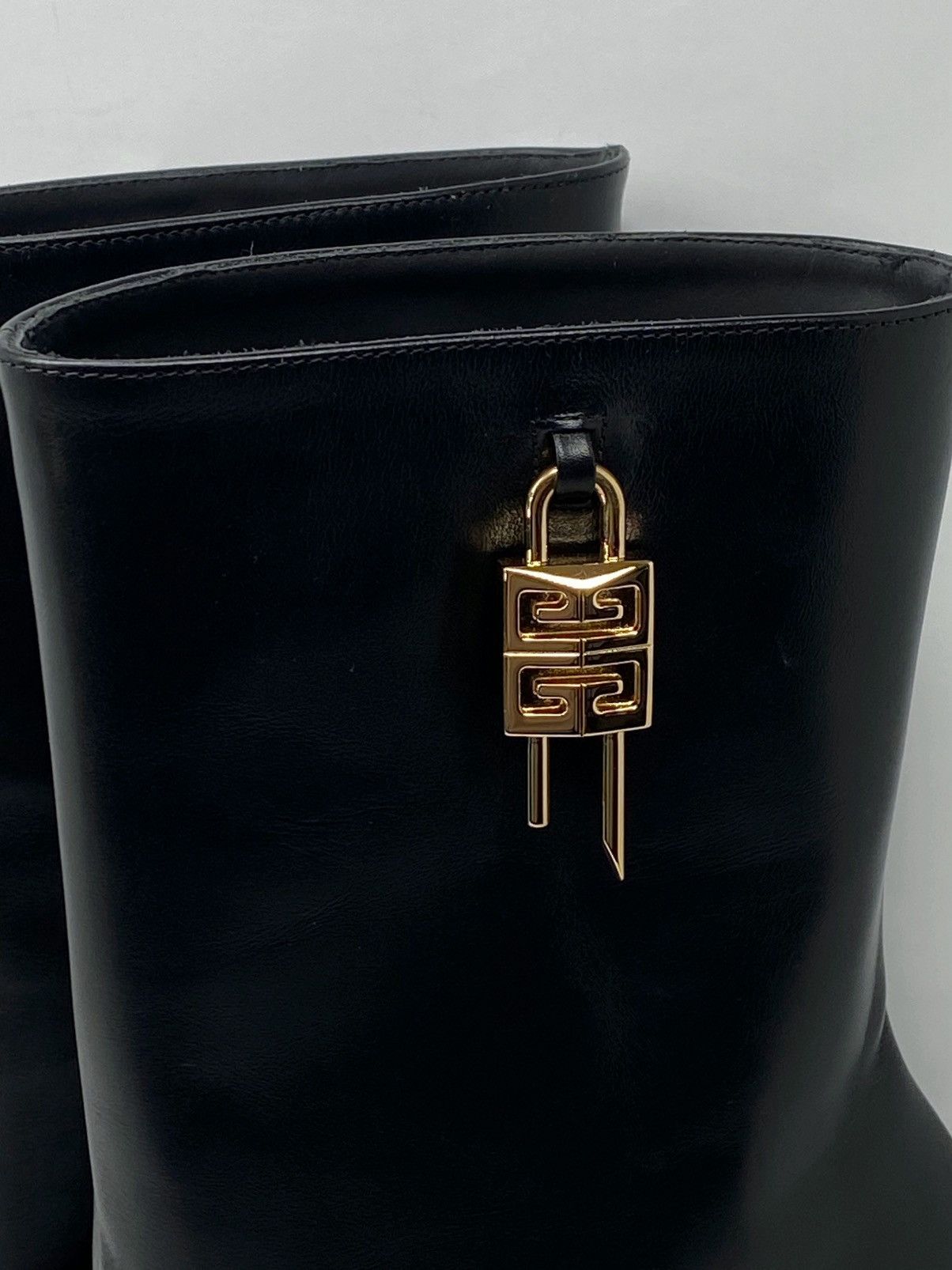 Givenchy Givenchy G-Lock Ankle Boots in Leather size 38 Size US 8 / IT 38 - 8 Thumbnail