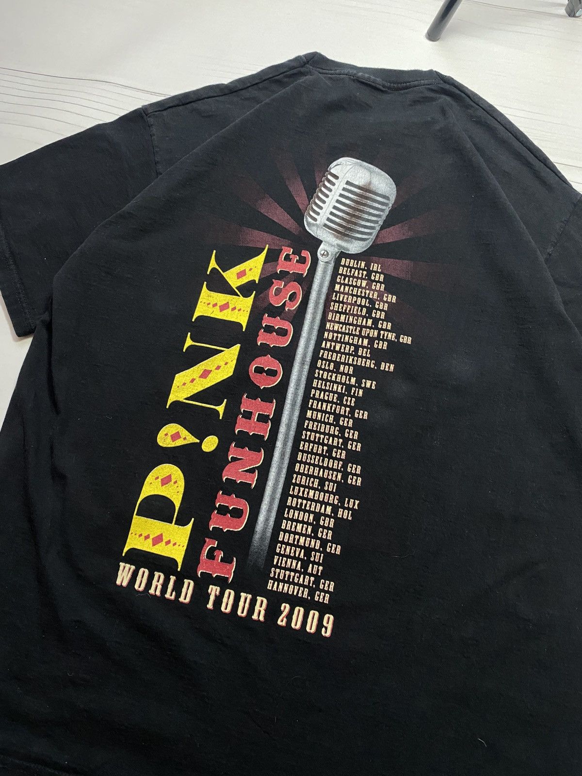 Vintage Vintage Pink Funhouse Tour 2009 Big Logo y2k t shirt Size US L / EU 52-54 / 3 - 10 Thumbnail