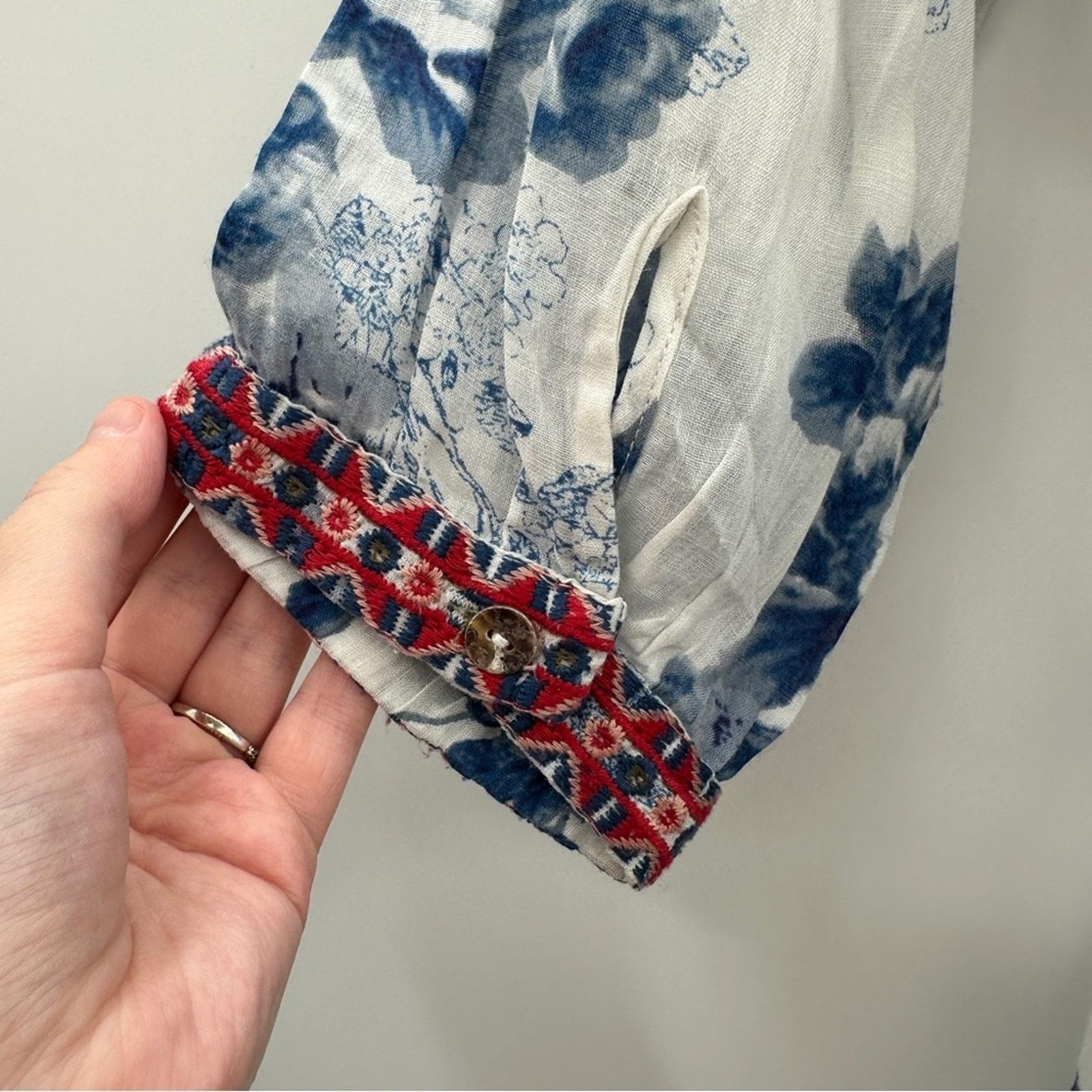 Johnny Was Johnny Was White, Blue & Red Floral Watercolor Tassel Top Size M / US 6-8 / IT 42-44 - 6 Thumbnail