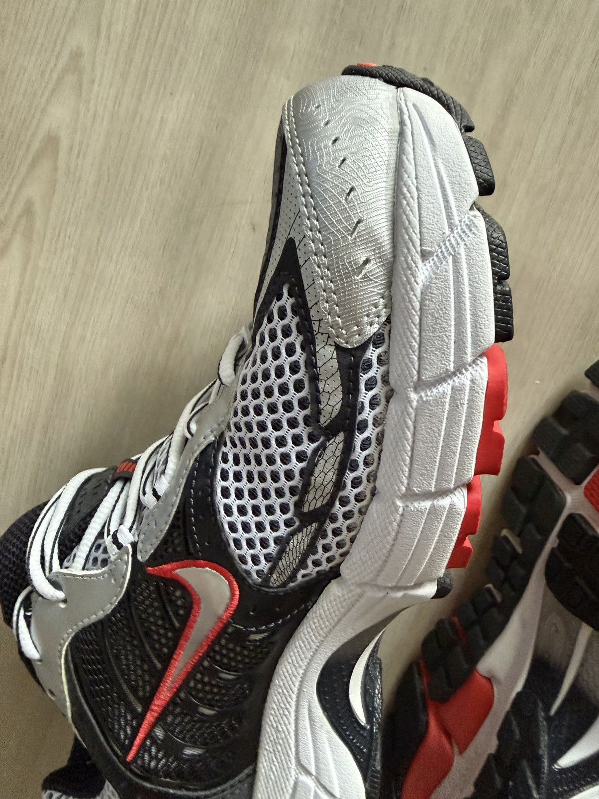 Nike 2007 Nike Air Vomero 3 Zoom Fit Frame Bowerman l Sz 12 Size US 12 / EU 45 - 6 Thumbnail