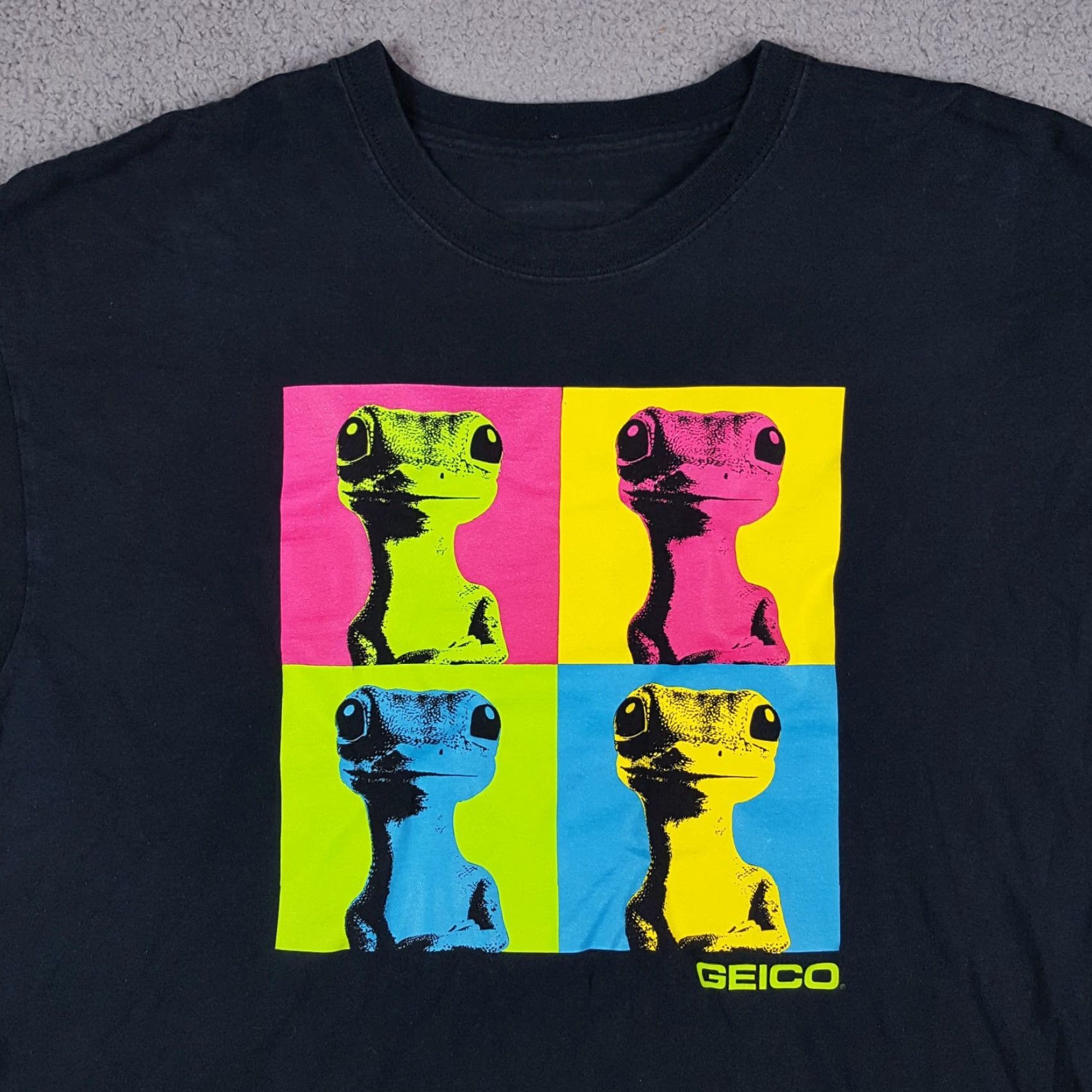 Gildan Geico Gecko Andy Warhol Pop Art Lizard Tee Men's XL Black T Shirt Retro Y2K Vintage Geico Gecko Pop Art Lizard Tee Mens XL Black T-Shirt Size US XL / EU 56 / 4 - 2 Thumbnail