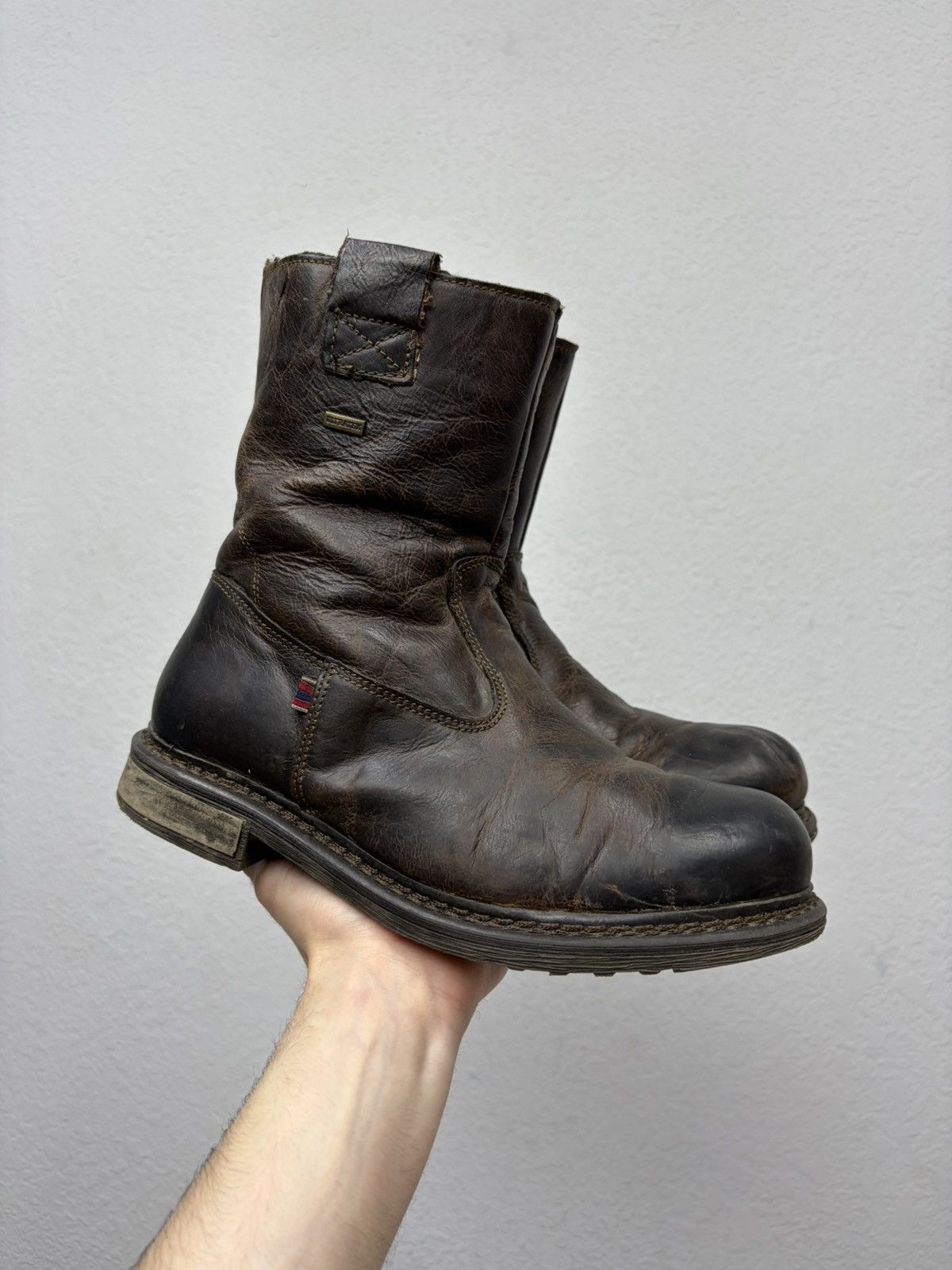 Dior × Hedi Slimane Dior homme AW04 “VOTC” black suede side zip