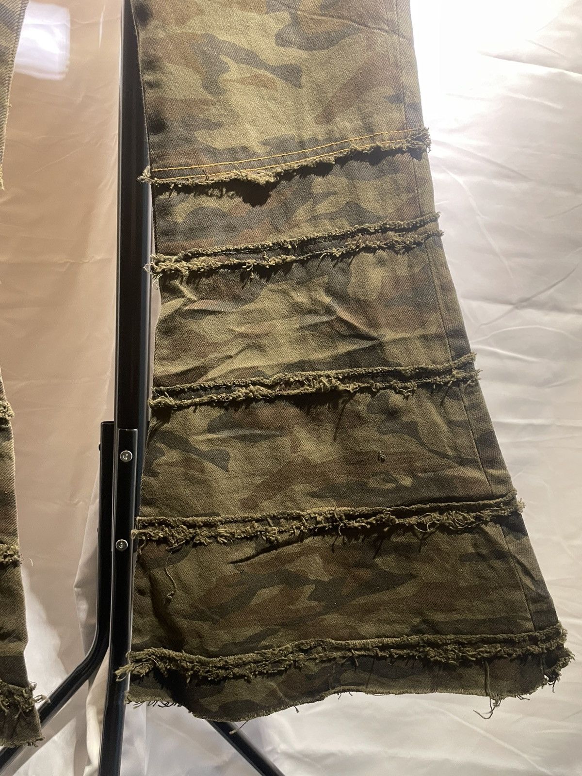 Le Grande Bleu (L.G.B.) L.G.B CAMO BELLBOTTOM PANTS Size 26" / US 2 / IT 38 - 3 Thumbnail