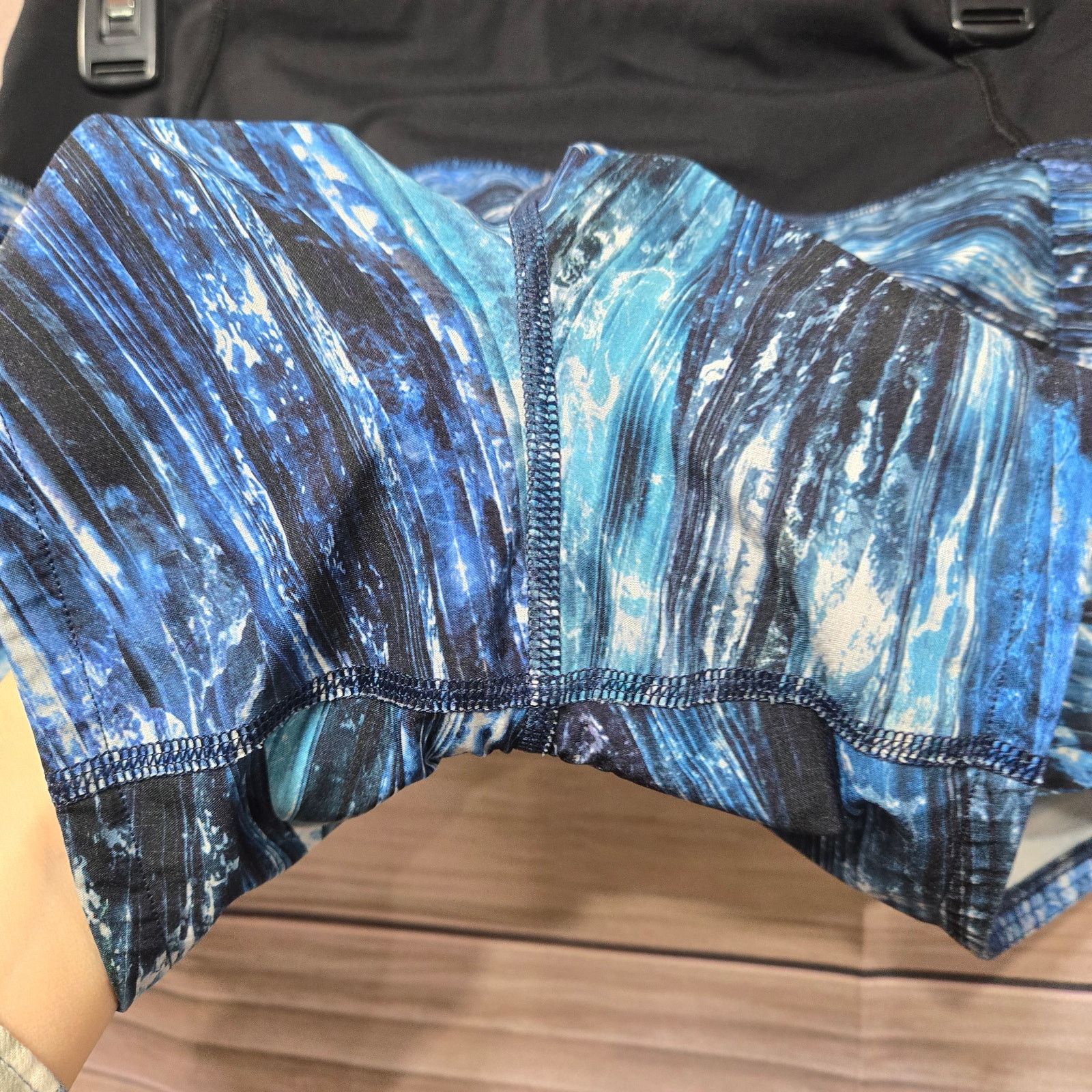 Lululemon Lululemon Shorelines Run Times 4 Inch Shorts Size 4 Size 27" / US 4 / IT 40 - 3 Thumbnail