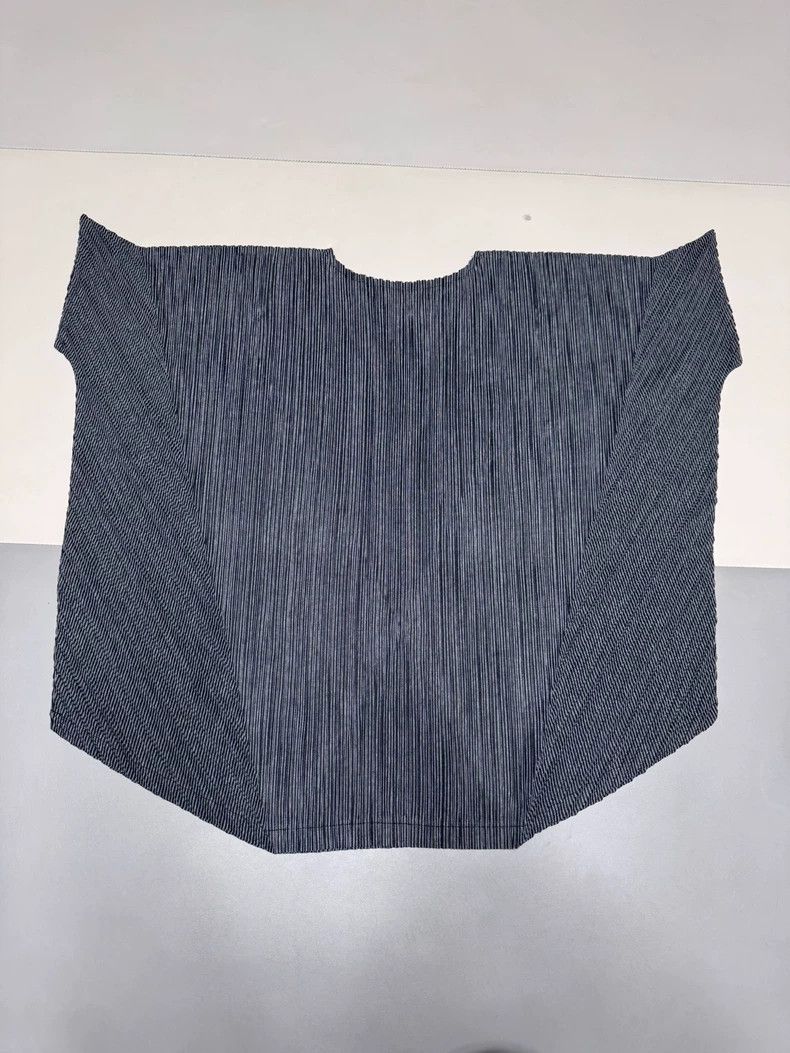 Issey Miyake Issey Miyake size:3 Grey pleated short-sleeved shirt Size S / US 4 / IT 40 - 3 Thumbnail