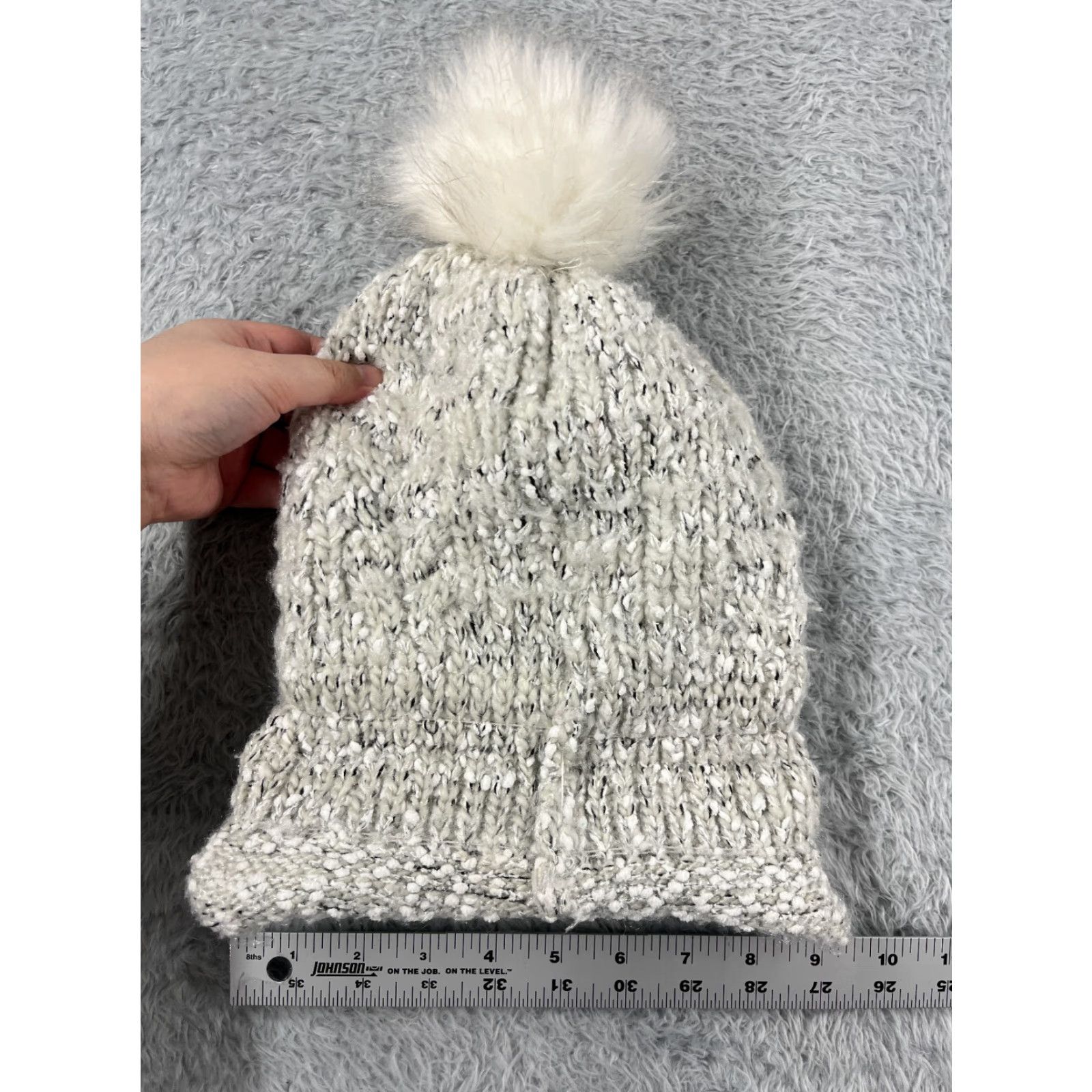 Vintage C.C Exclusives Beanie Toque Womens One Size Gray White Knit 100% Polyester Logo Pom Beanie Size ONE SIZE - 5 Thumbnail