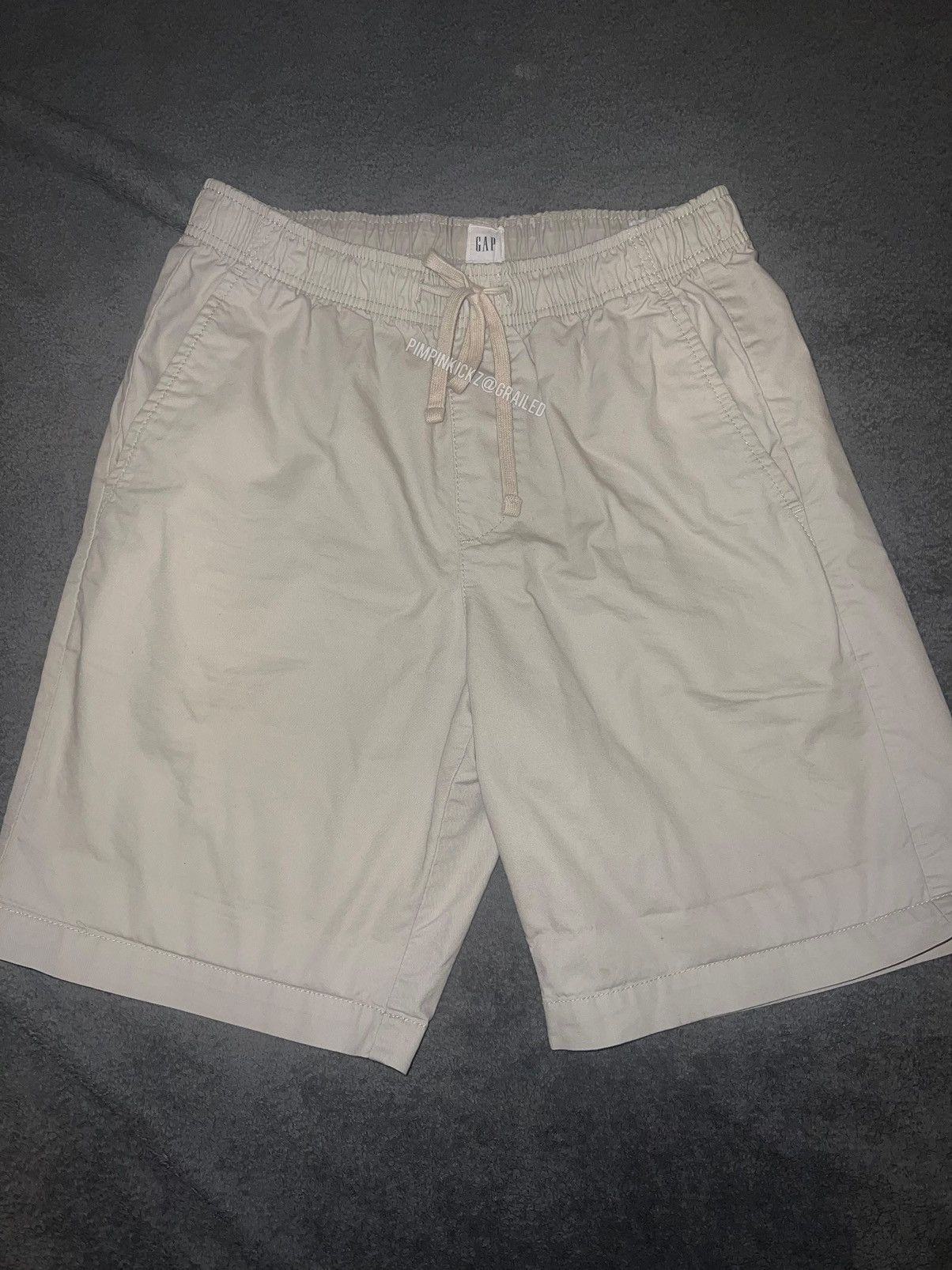 Gap Men’s GAP 9” easy shorts Size US 30 / EU 46 - 1 Thumbnail