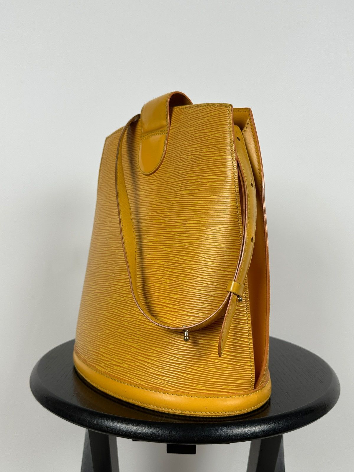 Louis Vuitton Louis Vuitton Epi Cluny Yellow Leather Shoulder Bag Size ONE SIZE - 6 Thumbnail