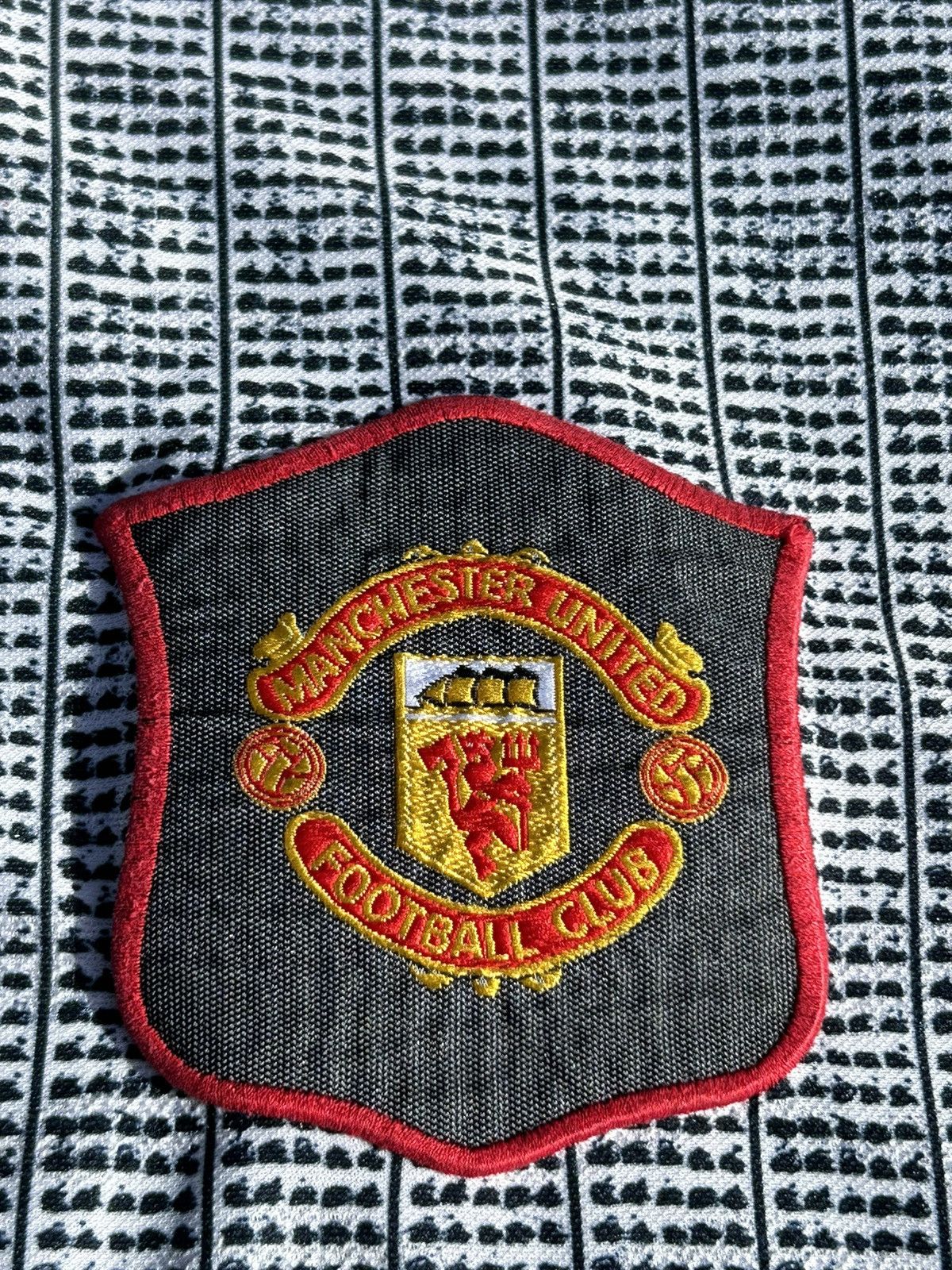 Umbro × Vintage Vintage Umbro Manchester United Jersey 1995 RARE Size US M / EU 48-50 / 2 - 5 Thumbnail