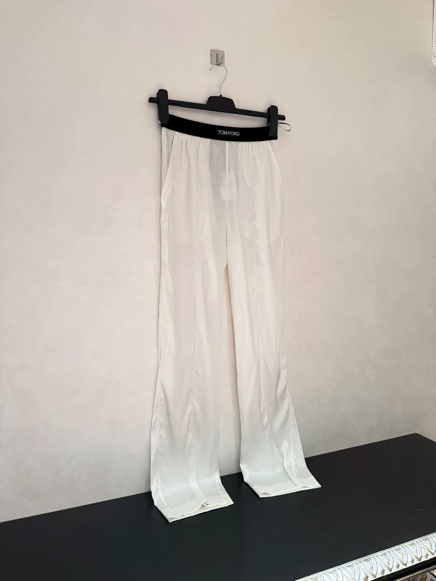 Tom Ford Tom Ford White Silk Sun Protection Pants Size 30" / US 8 / IT 44 - 1 Thumbnail