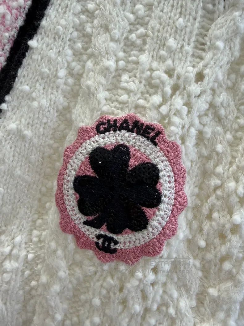 Chanel Chanel White badge knitted cardigan coat Size XXS / US 00 / IT 34 - 3 Thumbnail