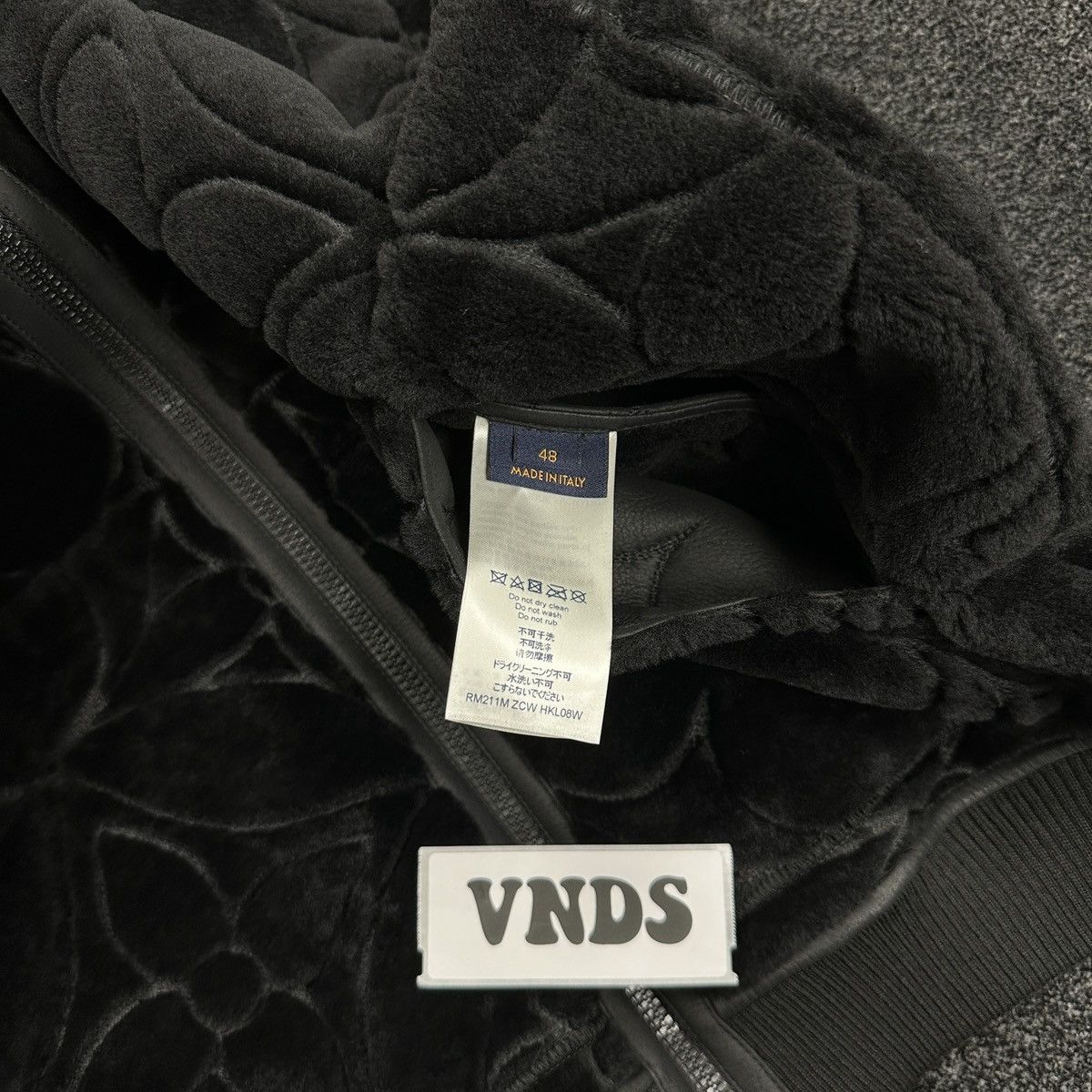 Louis Vuitton Louis Vuitton LV Flower Reversible Shearling Jacket IT48 Size US M / EU 48-50 / 2 - 19 Thumbnail